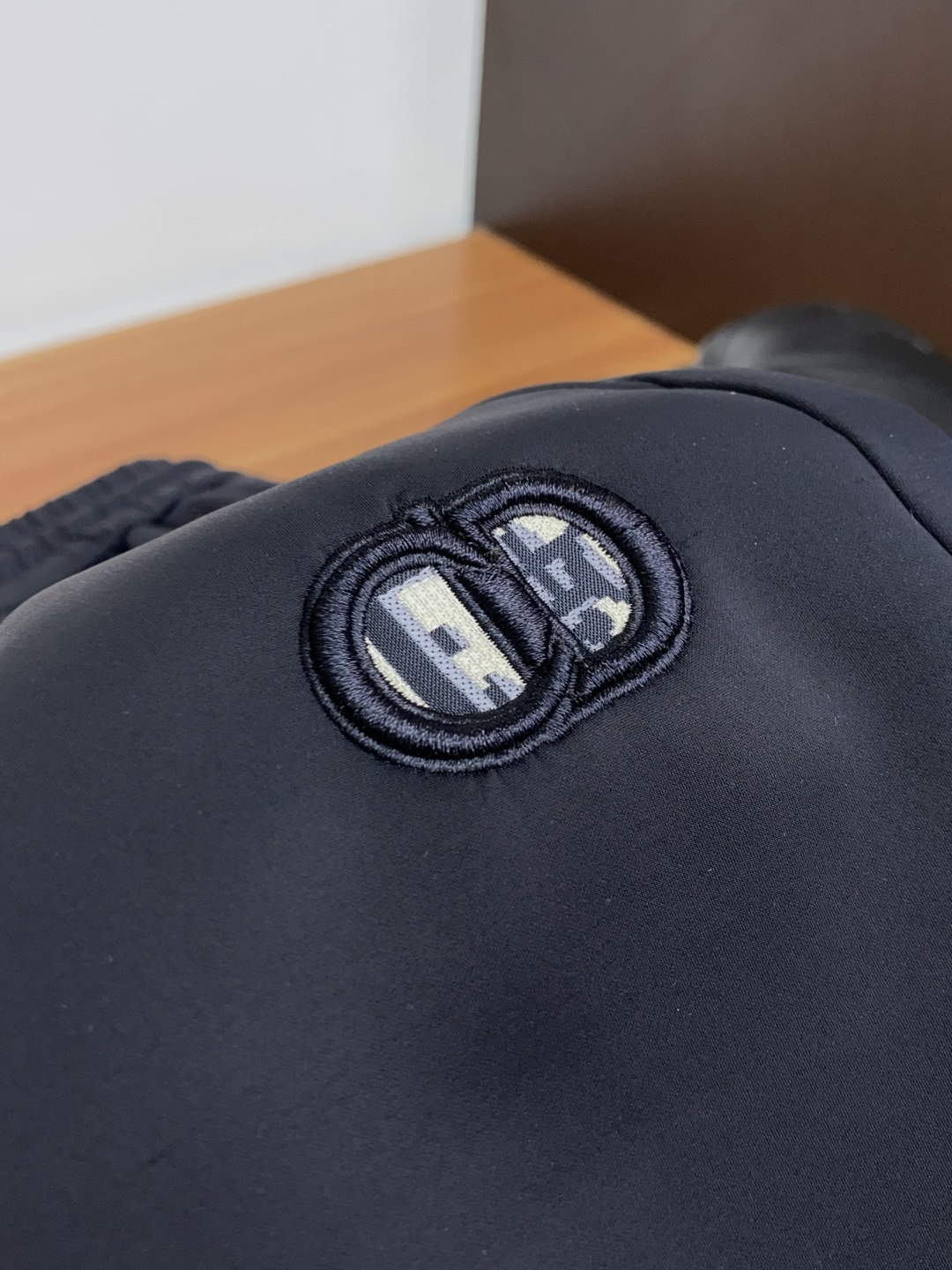 迪奥 专供新款休闲裤 高端版本！专柜定制面料 舒适度高，前幅精致刺绣 细节无可挑剔，品牌元素设计理念，体