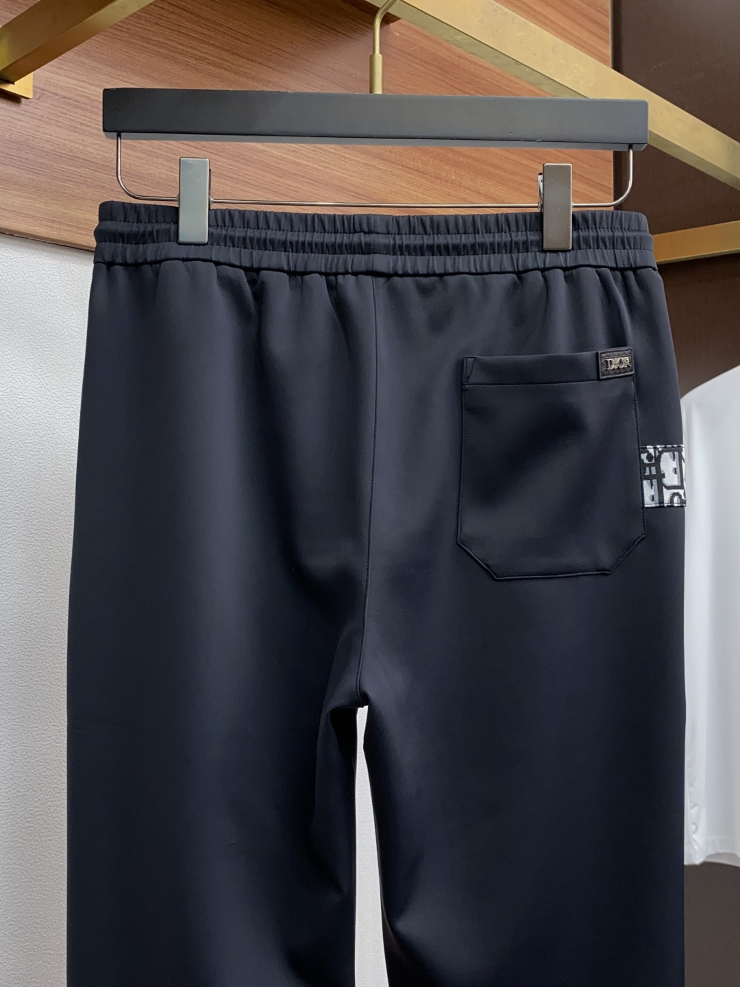 迪奥 专供新款休闲裤 高端版本！专柜定制面料 舒适度高，前幅精致刺绣 细节无可挑剔，品牌元素设计理念，体