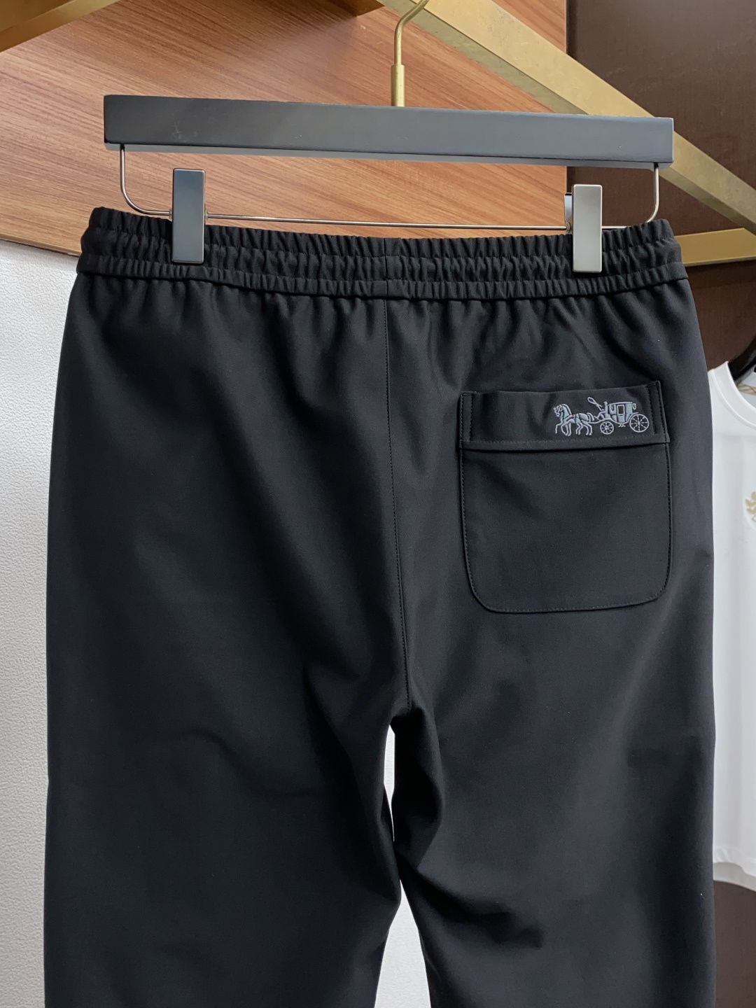 寇驰 专供新款休闲裤 高端版本！专柜定制面料 舒适度高，前幅精致刺绣 细节无可挑剔，品牌元素设计理念，体