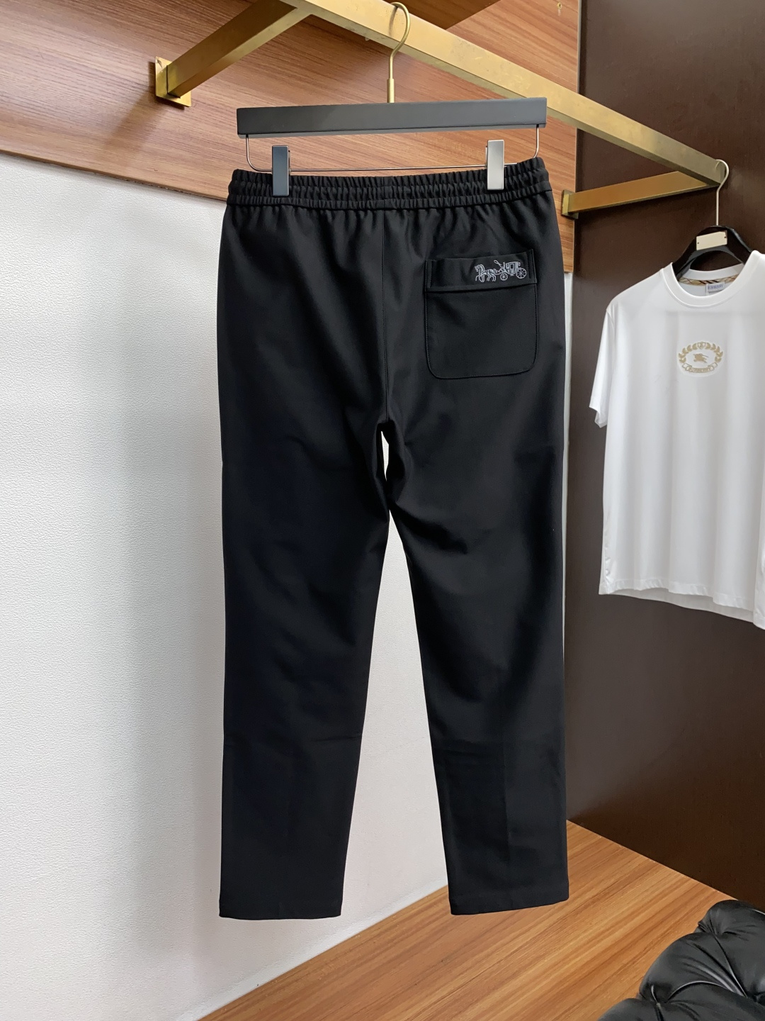 寇驰 专供新款休闲裤 高端版本！专柜定制面料 舒适度高，前幅精致刺绣 细节无可挑剔，品牌元素设计理念，体