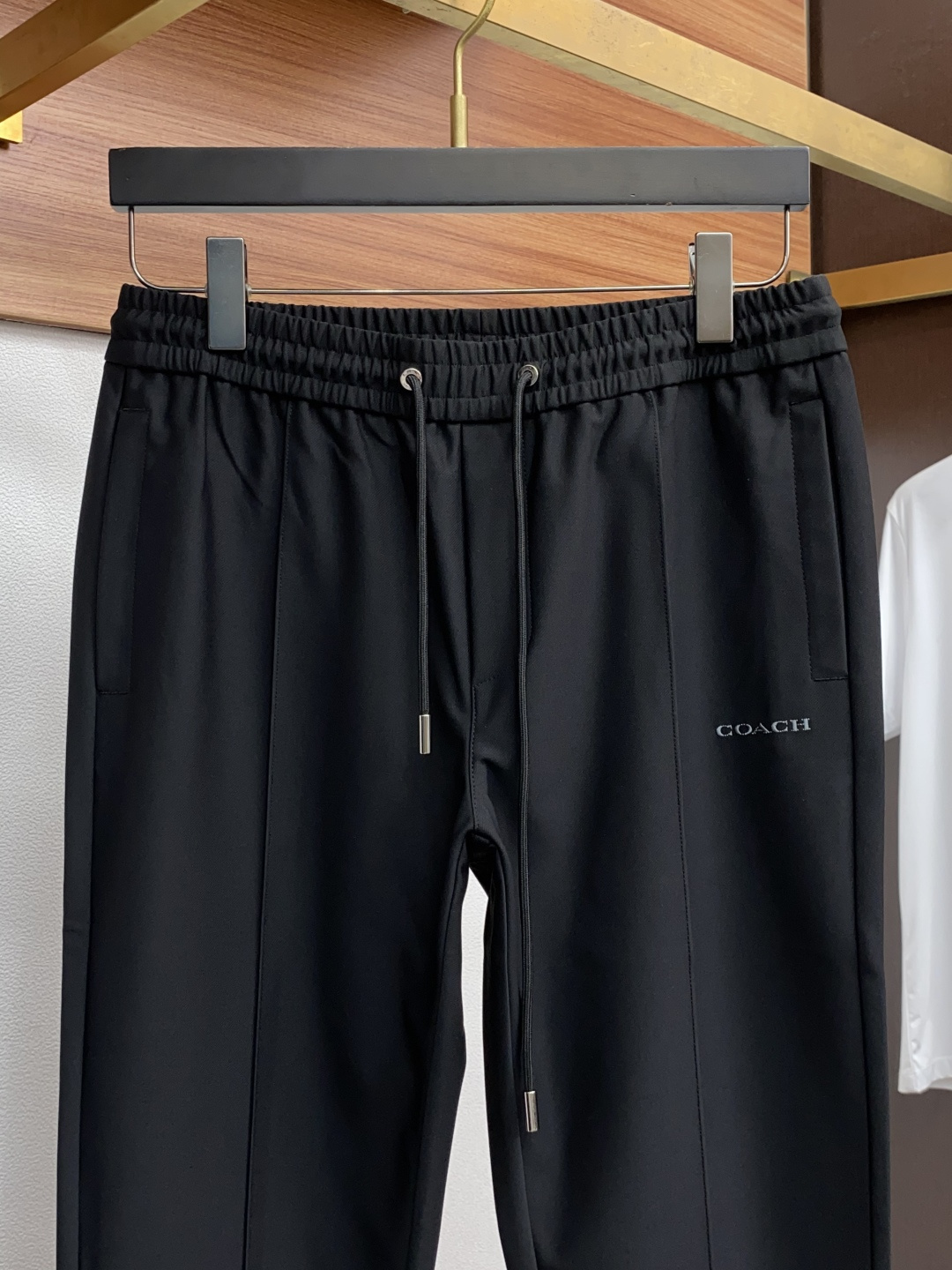 寇驰 专供新款休闲裤 高端版本！专柜定制面料 舒适度高，前幅精致刺绣 细节无可挑剔，品牌元素设计理念，体