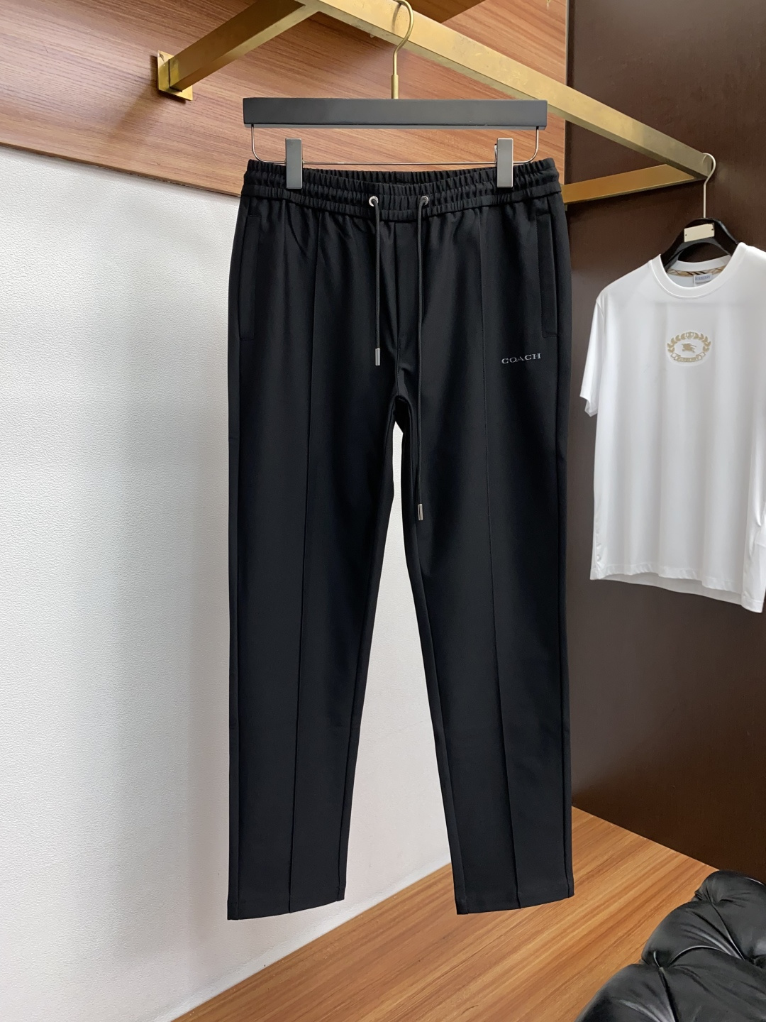 寇驰 专供新款休闲裤 高端版本！专柜定制面料 舒适度高，前幅精致刺绣 细节无可挑剔，品牌元素设计理念，体