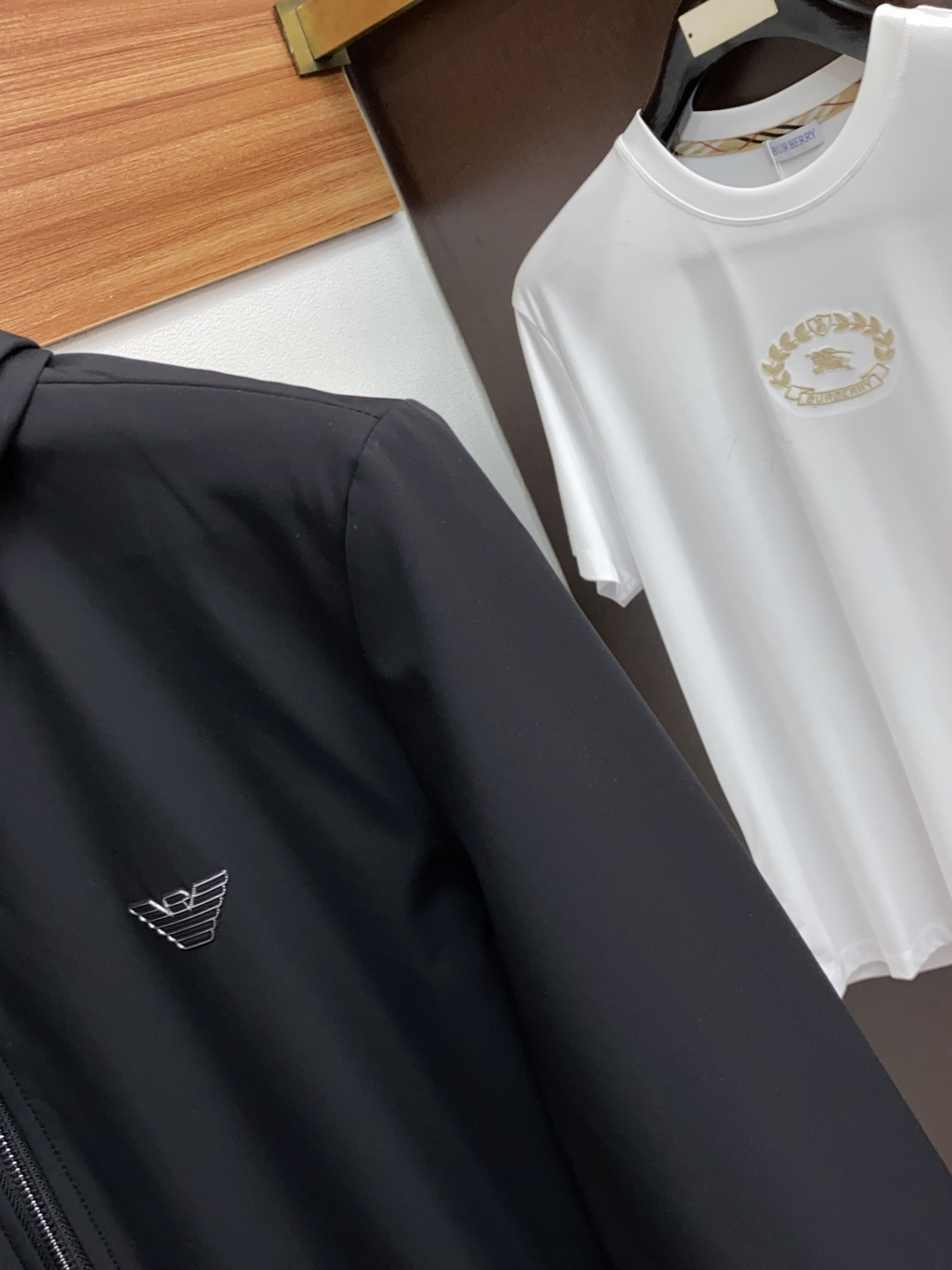 巴宝莉 25ss早秋【新品夹克外套爆款 秋冬专柜新款休闲时尚夹克外套！超前卫设计风格 细腻舒适 穿着非常