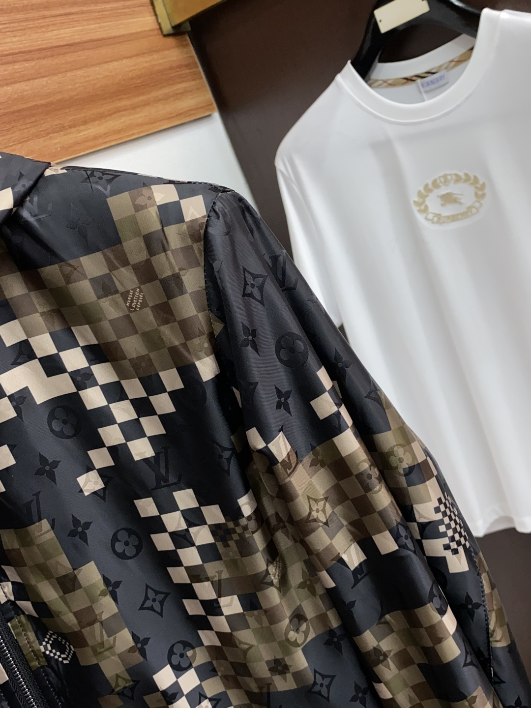 1v 路易威登 25ss早秋【新品夹克外套爆款 秋冬专柜新款休闲时尚夹克外套！超前卫设计风格 细腻舒适 