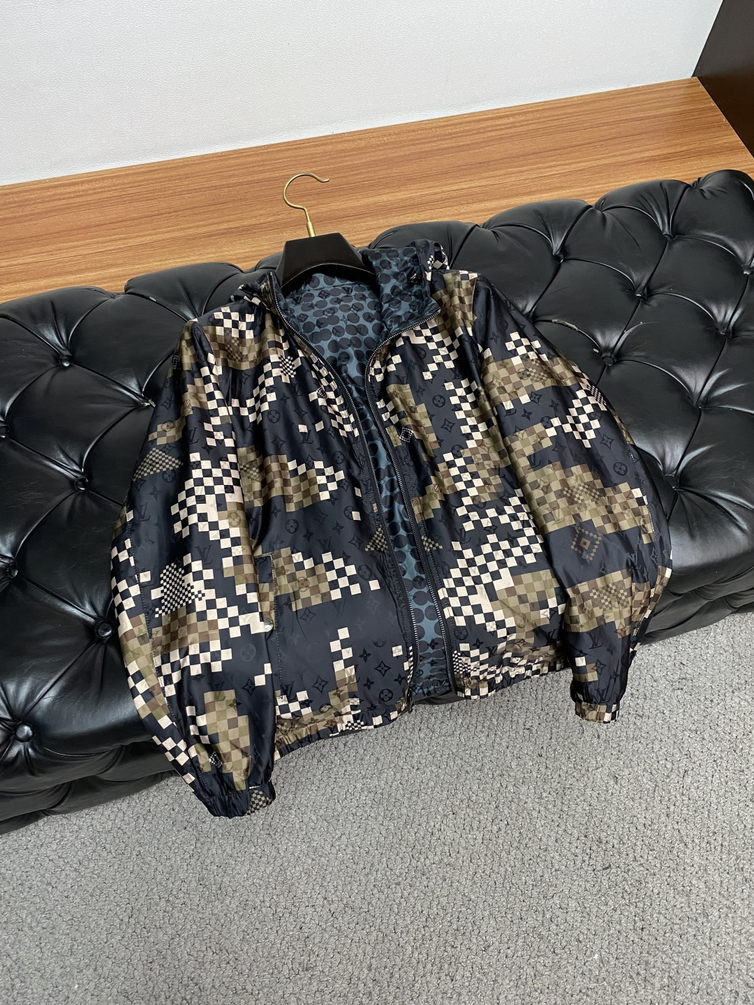 1v 路易威登 25ss早秋【新品夹克外套爆款 秋冬专柜新款休闲时尚夹克外套！超前卫设计风格 细腻舒适 