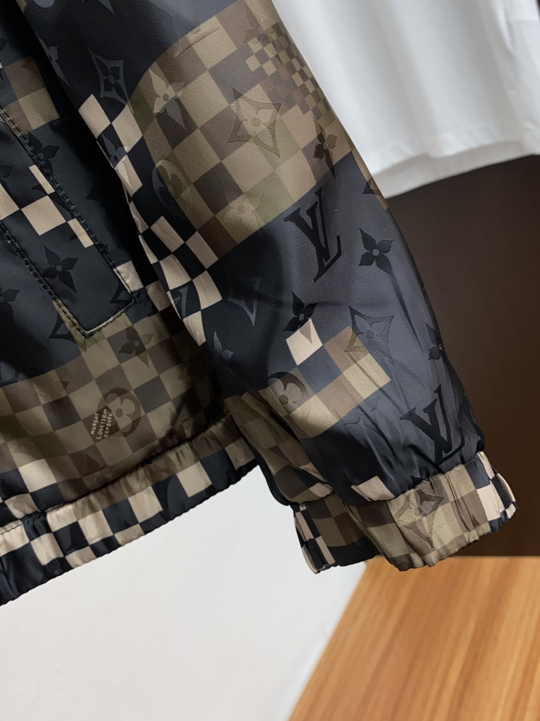 1v 路易威登 25ss早秋【新品夹克外套爆款 秋冬专柜新款休闲时尚夹克外套！超前卫设计风格 细腻舒适 