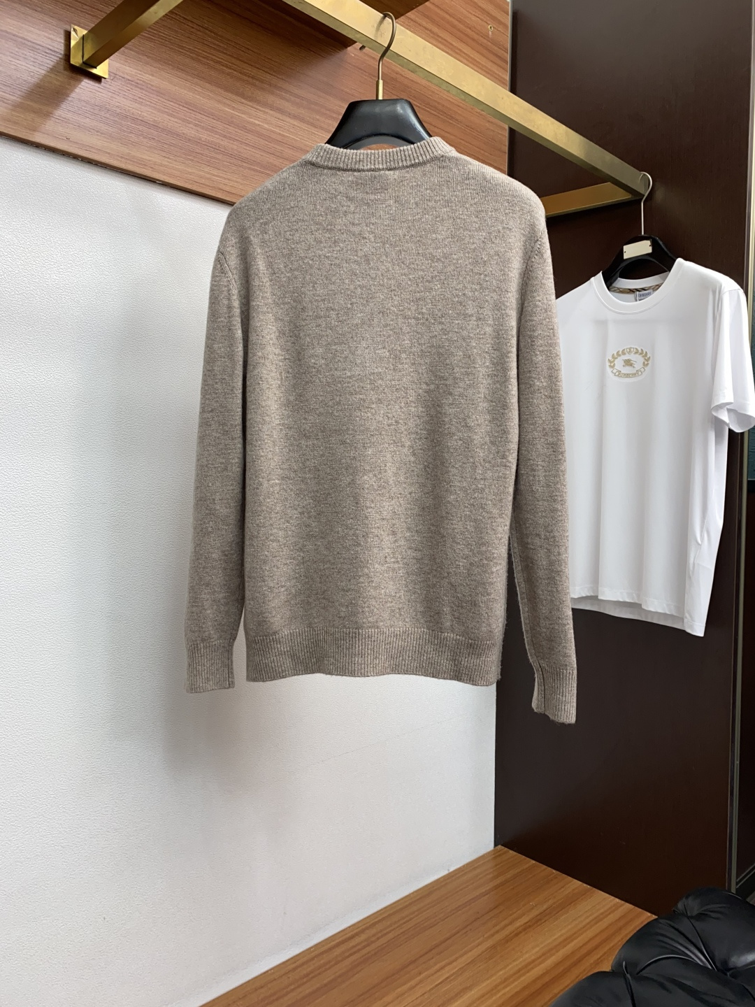 巴宝莉 2025ss秋冬新品时尚休闲打底单穿圆领商务休闲基础高档精纺100%纯羊毛毛衣 舒适保暖！抗起球