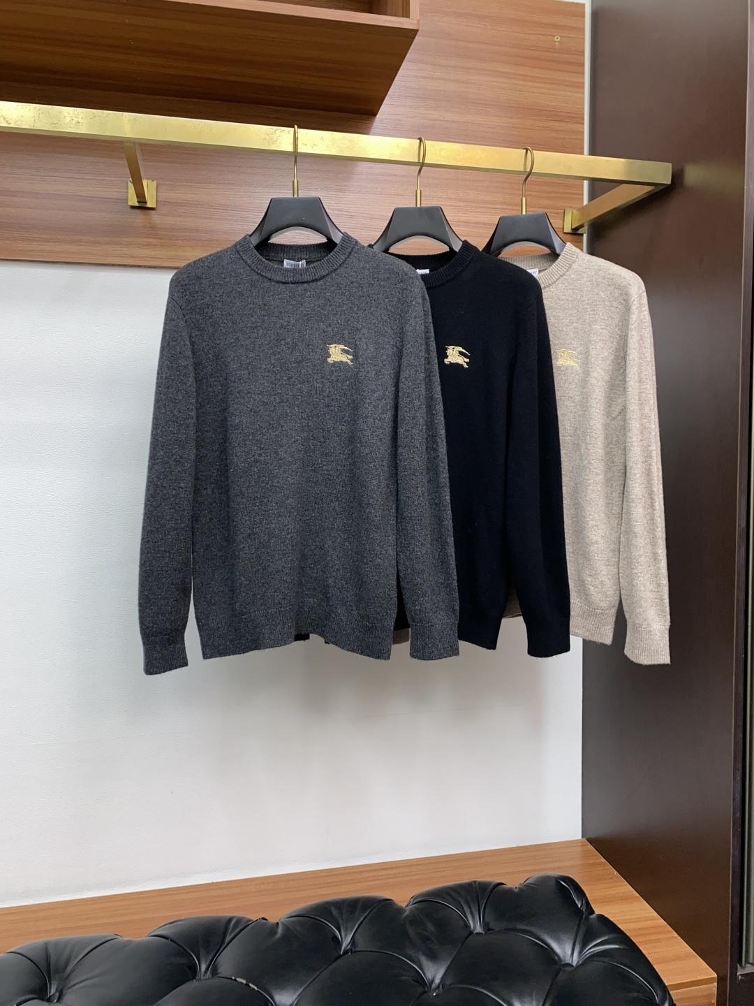 巴宝莉 2025ss秋冬新品时尚休闲打底单穿圆领商务休闲基础高档精纺100%纯羊毛毛衣 舒适保暖！抗起球