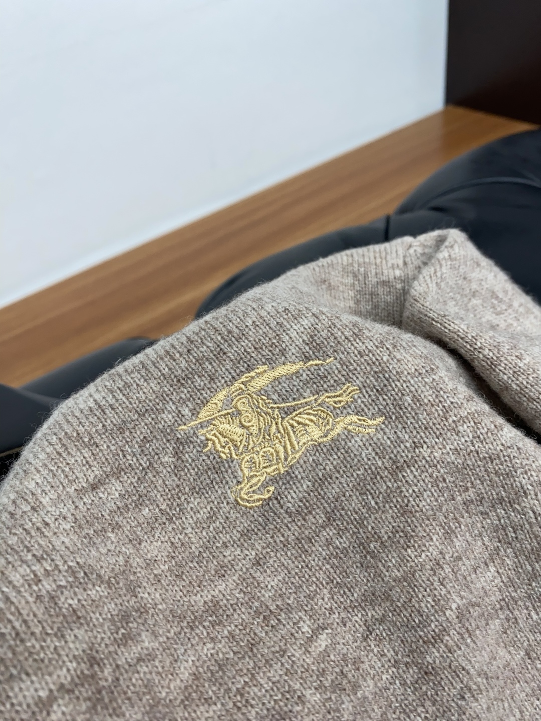 巴宝莉 2025ss秋冬新品时尚休闲打底单穿圆领商务休闲基础高档精纺100%纯羊毛毛衣 舒适保暖！抗起球