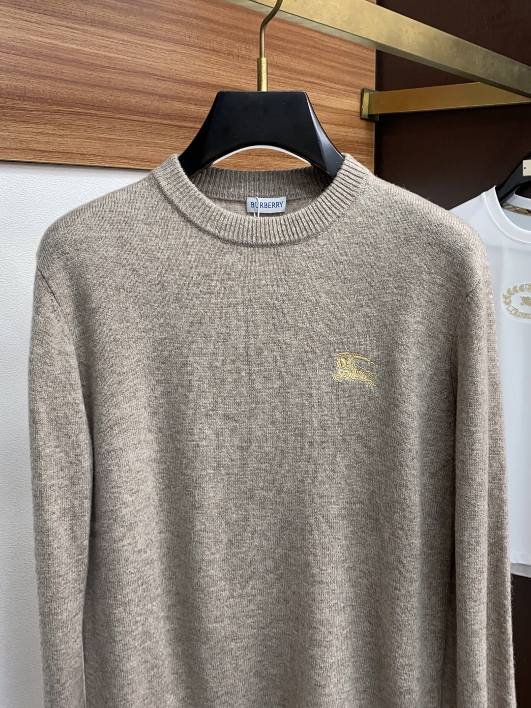 巴宝莉 2025ss秋冬新品时尚休闲打底单穿圆领商务休闲基础高档精纺100%纯羊毛毛衣 舒适保暖！抗起球