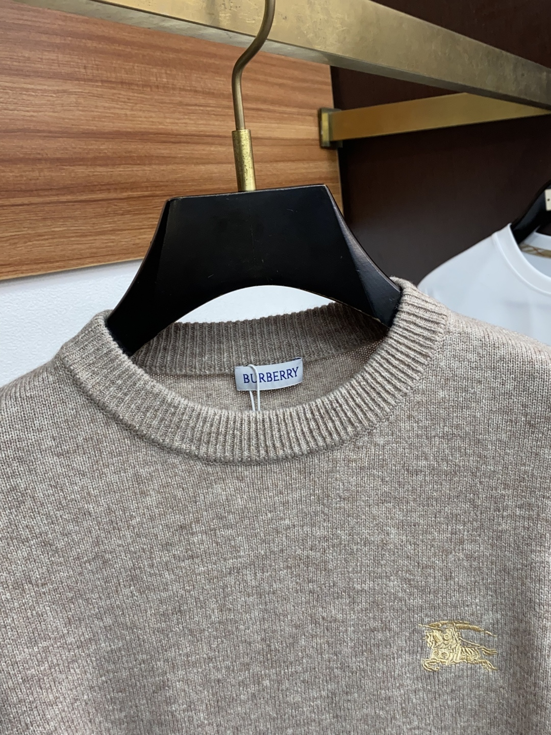 巴宝莉 2025ss秋冬新品时尚休闲打底单穿圆领商务休闲基础高档精纺100%纯羊毛毛衣 舒适保暖！抗起球