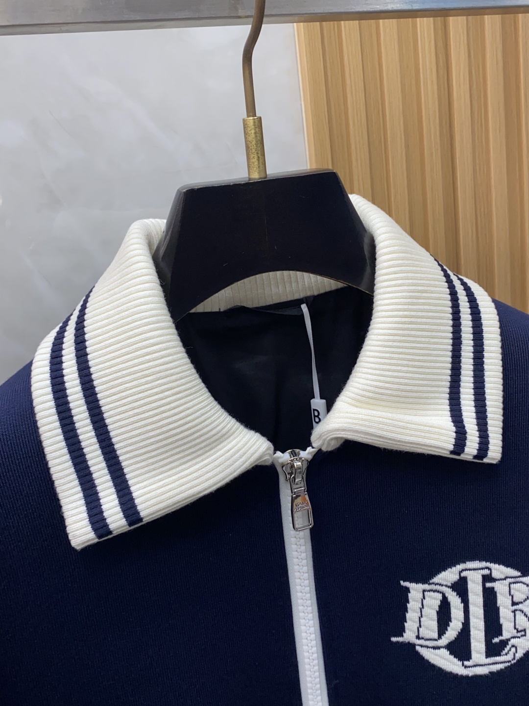 迪奥 25ss最新品 针织夹克外套，设计帅气有型！百搭必备单品，时尚潮牌， 轻松营造酷帅氛围感 ，高级感