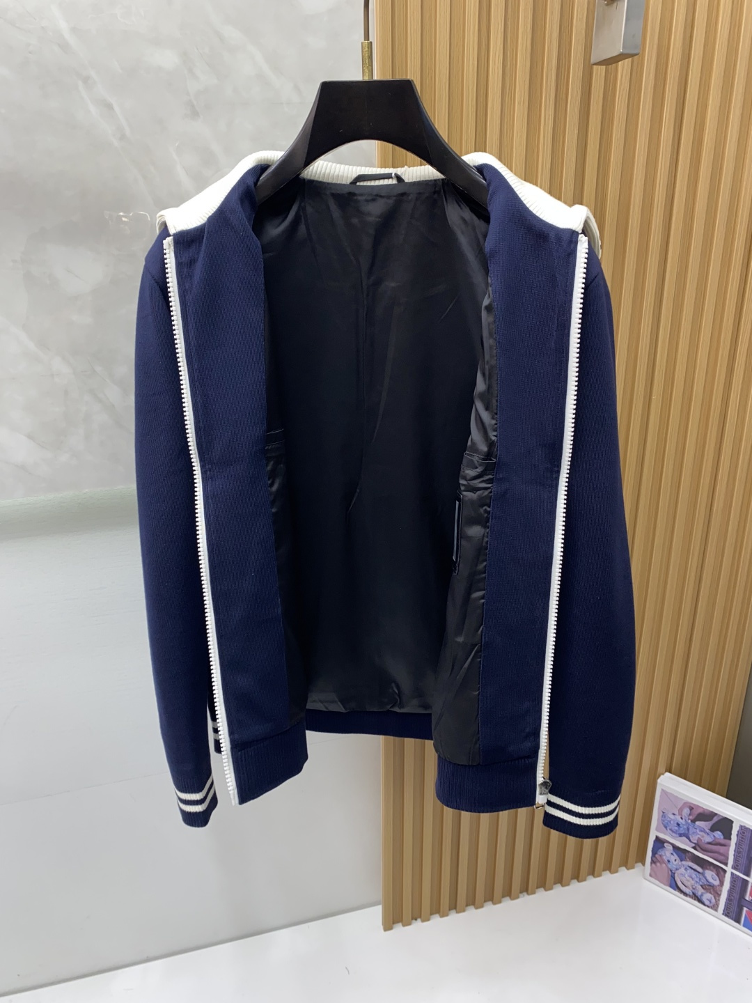 迪奥 25ss最新品 针织夹克外套，设计帅气有型！百搭必备单品，时尚潮牌， 轻松营造酷帅氛围感 ，高级感