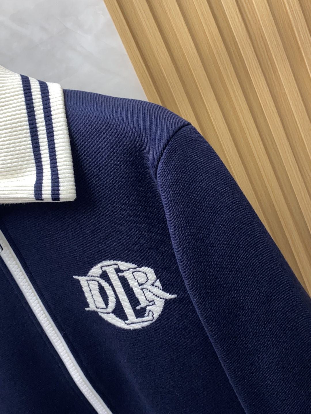 迪奥 25ss最新品 针织夹克外套，设计帅气有型！百搭必备单品，时尚潮牌， 轻松营造酷帅氛围感 ，高级感