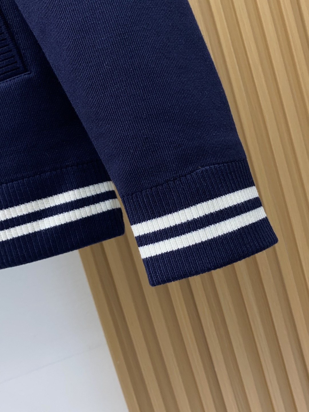 迪奥 25ss最新品 针织夹克外套，设计帅气有型！百搭必备单品，时尚潮牌， 轻松营造酷帅氛围感 ，高级感