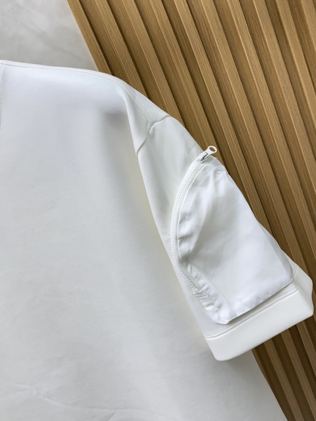 普拉达 家族男士高端简约圆领加厚空气棉短袖 ，香港洋行渠道货，纯正血统品质，25年秋冬 新款，经典王牌系