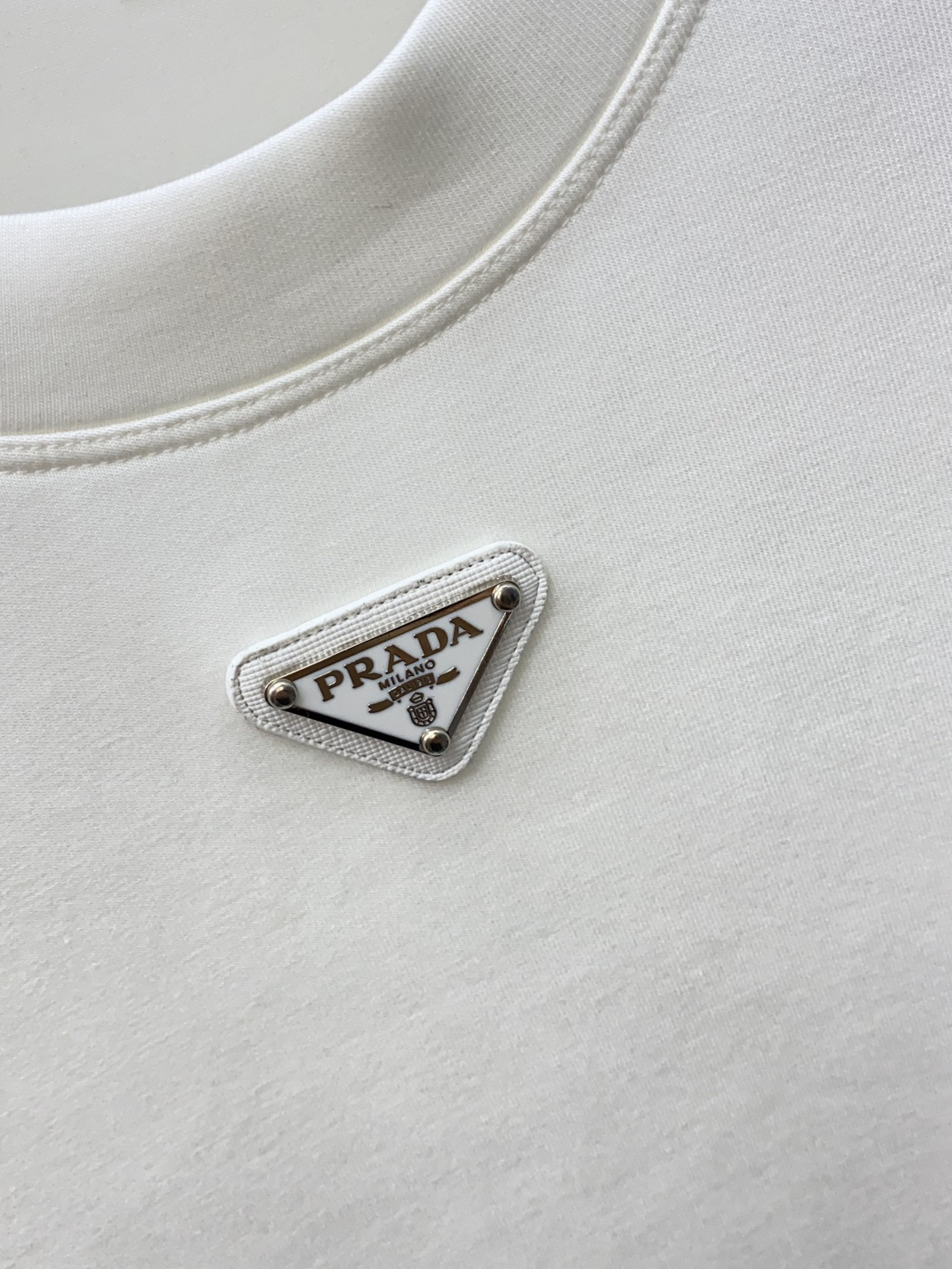 普拉达 家族男士高端简约圆领加厚空气棉短袖 ，香港洋行渠道货，纯正血统品质，25年秋冬 新款，经典王牌系