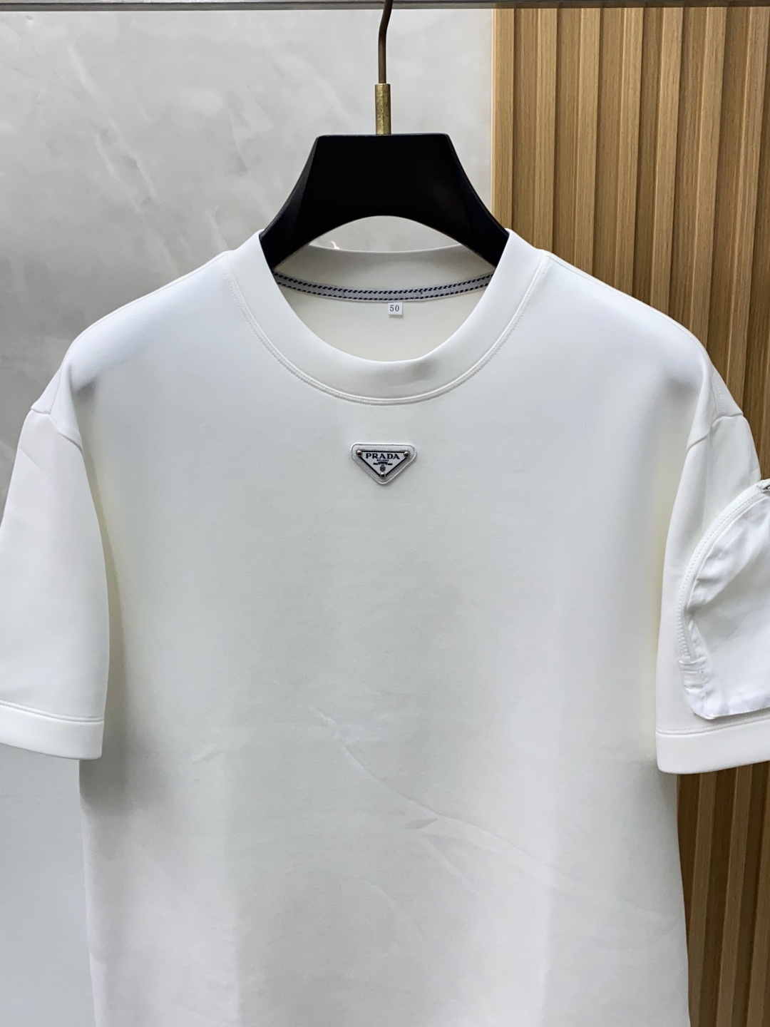 普拉达 家族男士高端简约圆领加厚空气棉短袖 ，香港洋行渠道货，纯正血统品质，25年秋冬 新款，经典王牌系