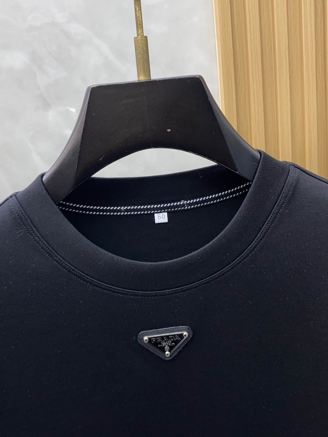 普拉达 家族男士高端简约圆领加厚空气棉短袖 ，香港洋行渠道货，纯正血统品质，25年秋冬 新款，经典王牌系