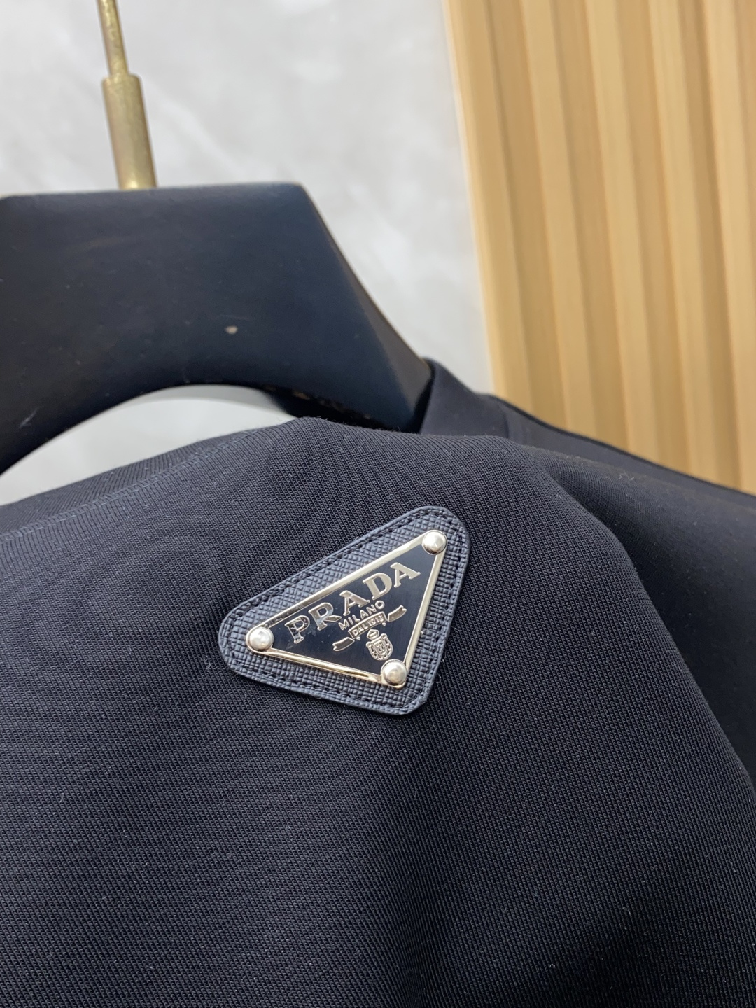 普拉达 家族男士高端简约圆领加厚空气棉短袖 ，香港洋行渠道货，纯正血统品质，25年秋冬 新款，经典王牌系