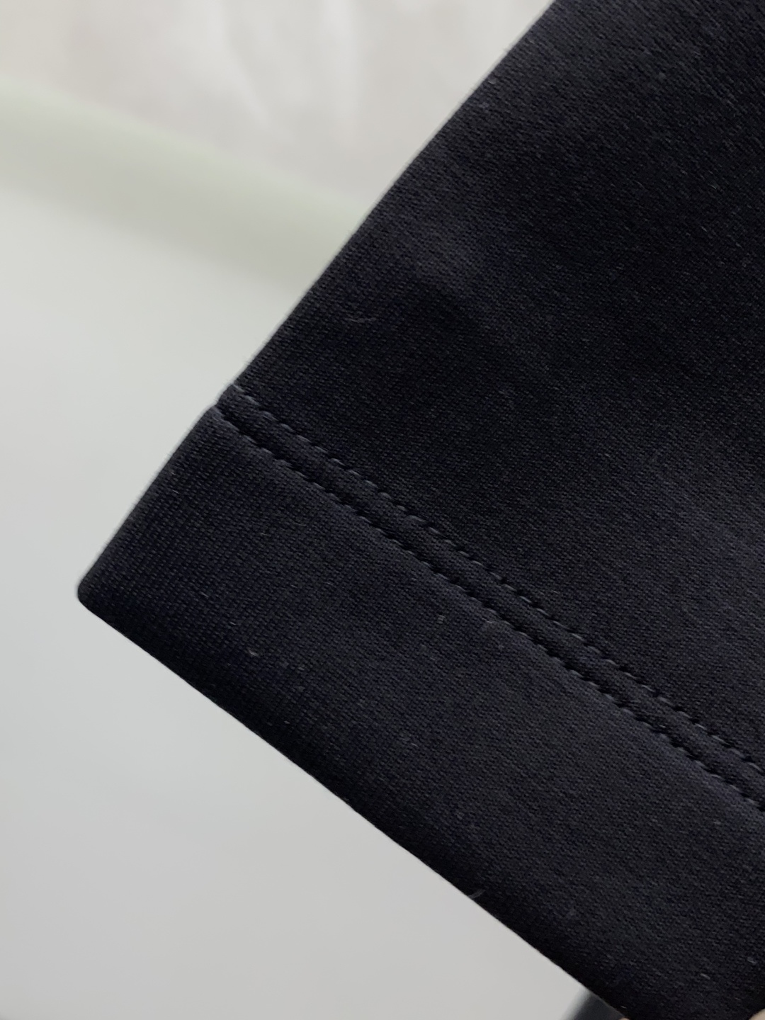 普拉达 家族男士高端简约圆领加厚空气棉短袖 ，香港洋行渠道货，纯正血统品质，25年秋冬 新款，经典王牌系