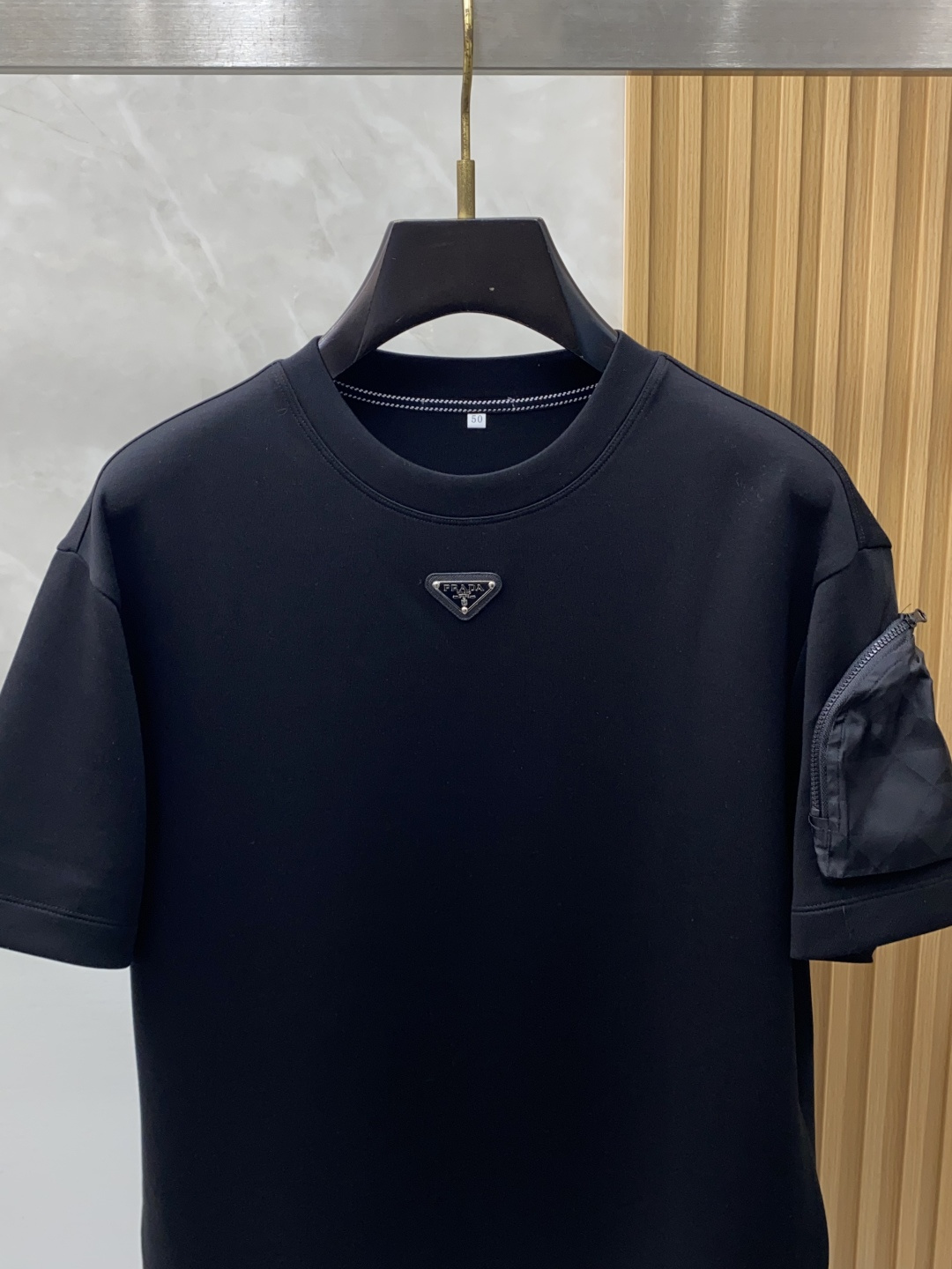 普拉达 家族男士高端简约圆领加厚空气棉短袖 ，香港洋行渠道货，纯正血统品质，25年秋冬 新款，经典王牌系