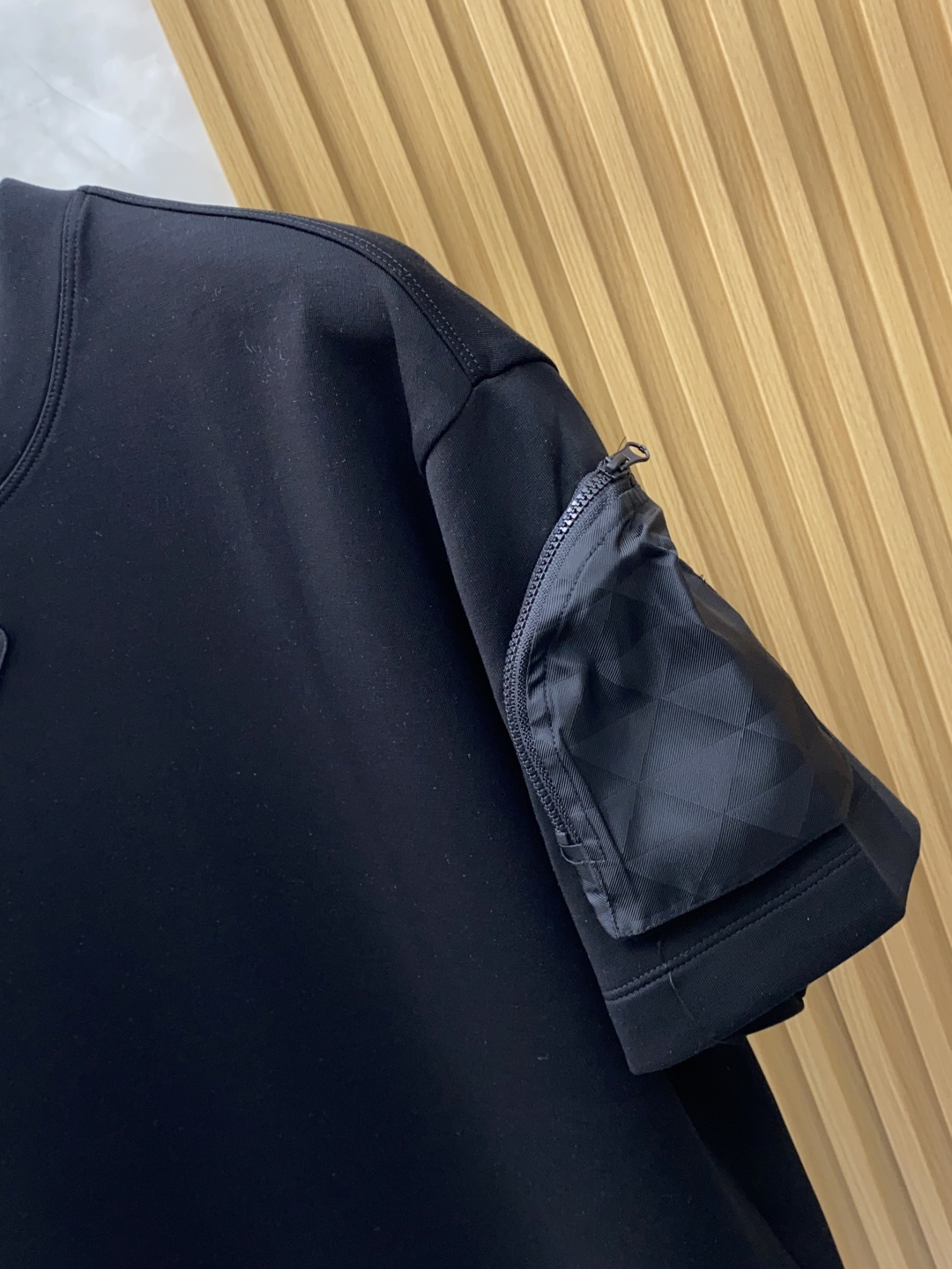 普拉达 家族男士高端简约圆领加厚空气棉短袖 ，香港洋行渠道货，纯正血统品质，25年秋冬 新款，经典王牌系