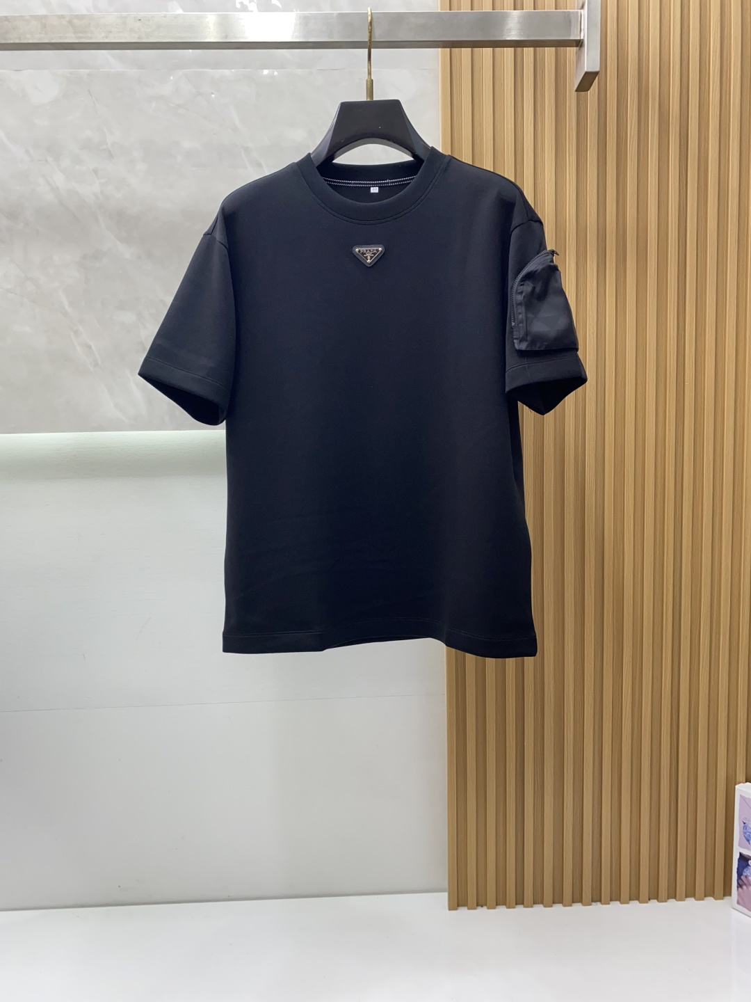 普拉达 家族男士高端简约圆领加厚空气棉短袖 ，香港洋行渠道货，纯正血统品质，25年秋冬 新款，经典王牌系