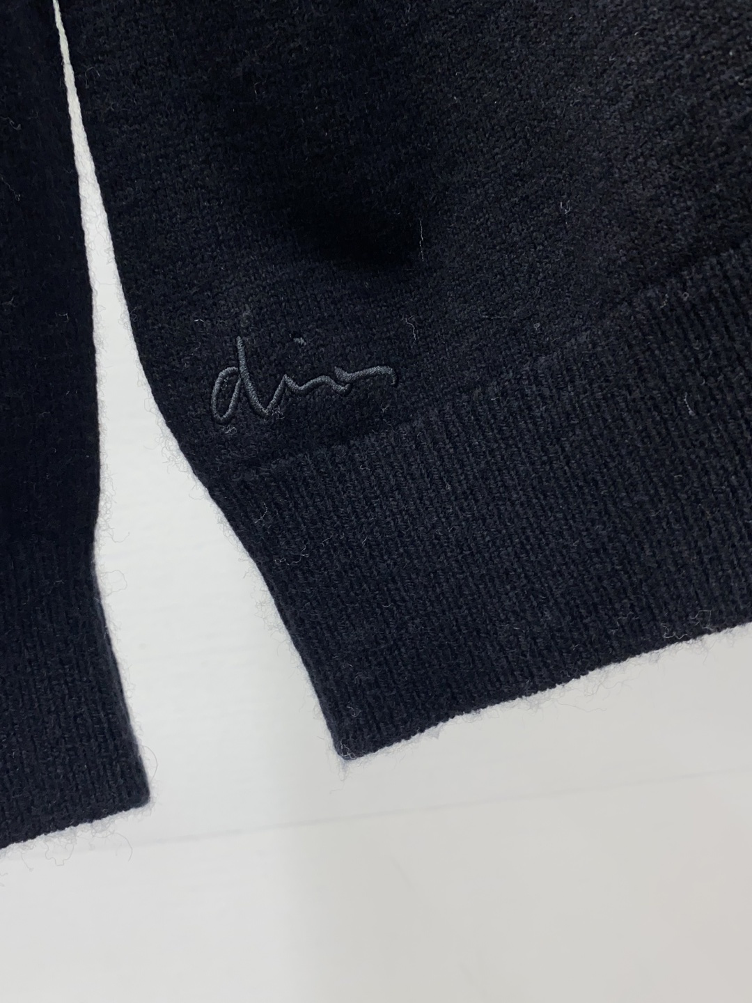 迪奥 2025ss秋冬新品时尚休闲打底单穿圆领商务休闲基础高档精纺100%纯羊毛毛衣 舒适保暖！抗起球👍