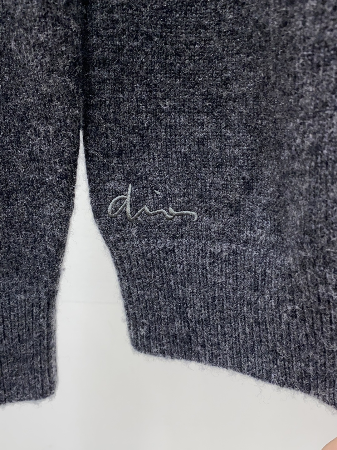 迪奥 2025ss秋冬新品时尚休闲打底单穿圆领商务休闲基础高档精纺100%纯羊毛毛衣 舒适保暖！抗起球👍