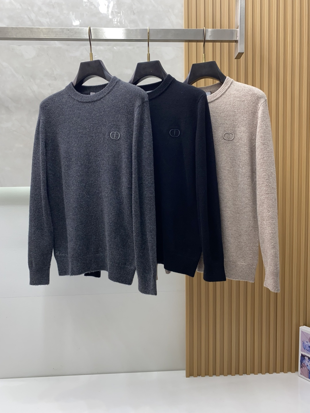 迪奥 2025ss秋冬新品时尚休闲打底单穿圆领商务休闲基础高档精纺100%纯羊毛毛衣 舒适保暖！抗起球👍