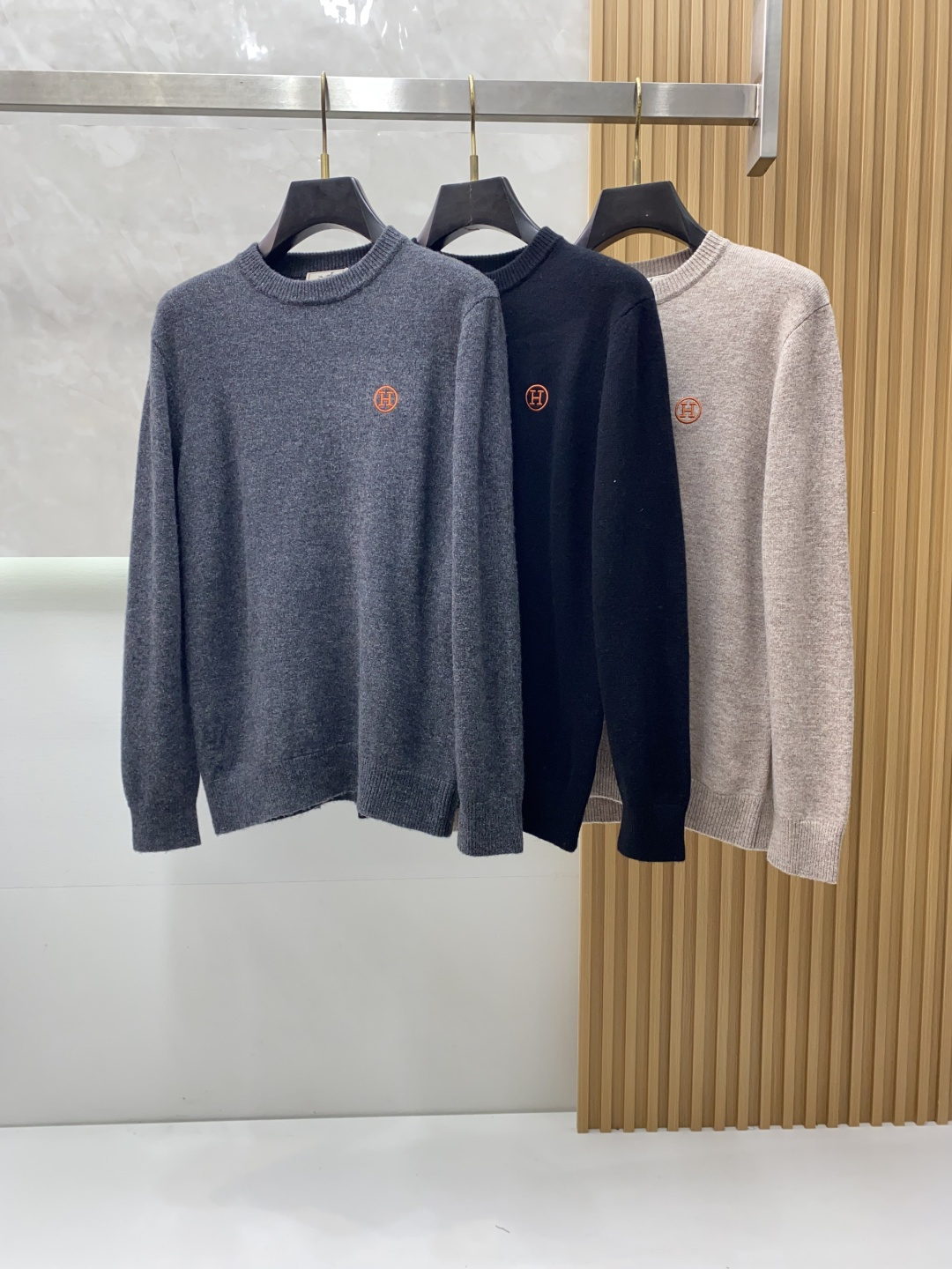 爱马仕 2025ss秋冬新品时尚休闲打底单穿圆领商务休闲基础高档精纺100%纯羊毛毛衣 舒适保暖！抗起球