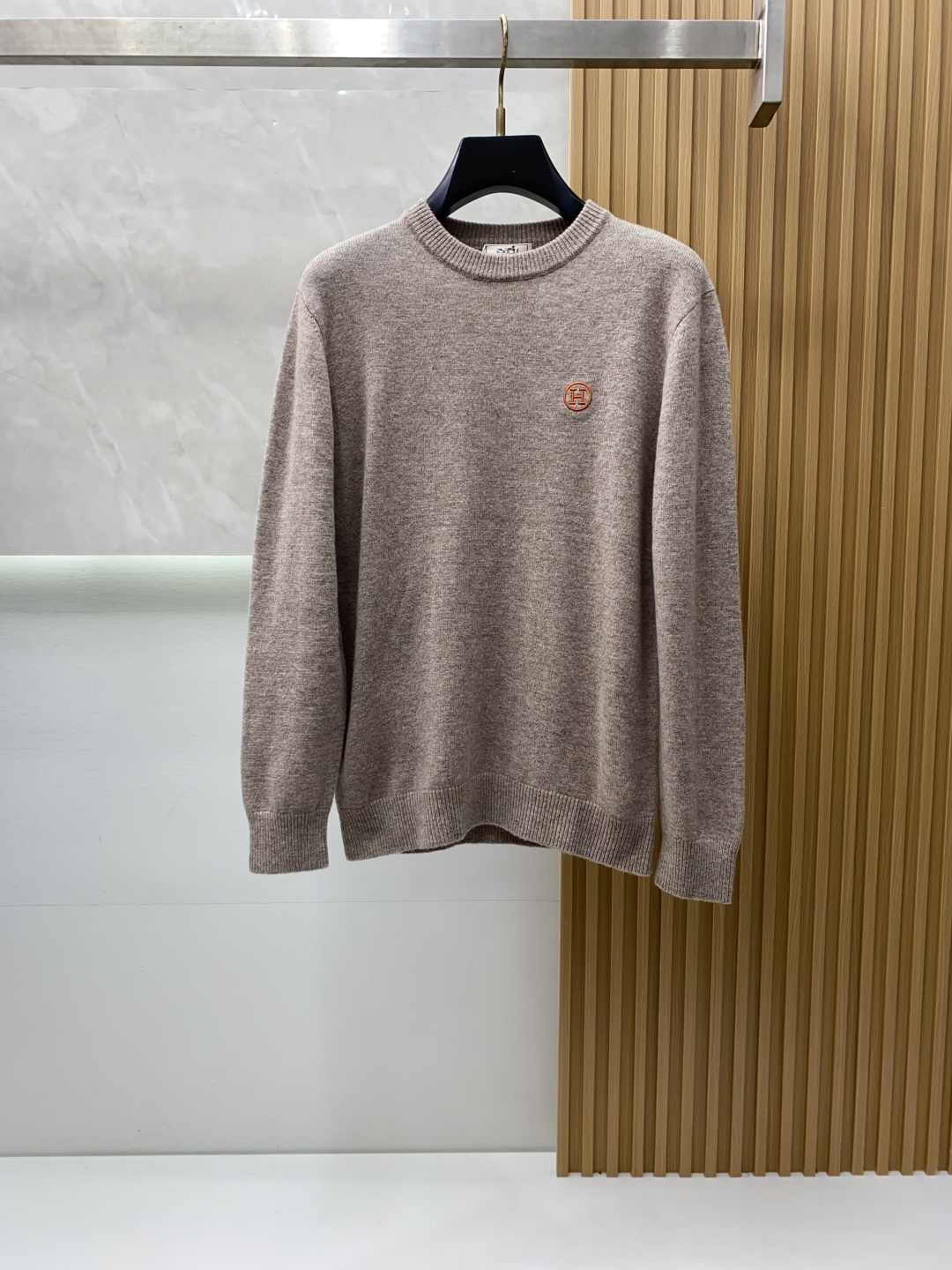 爱马仕 2025ss秋冬新品时尚休闲打底单穿圆领商务休闲基础高档精纺100%纯羊毛毛衣 舒适保暖！抗起球