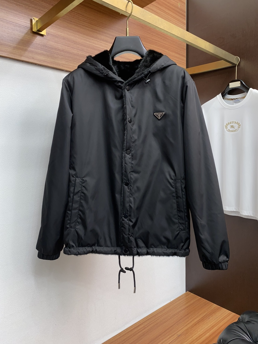 普拉达 25ss最新品 双面夹克外套，设计帅气有型！百搭必备单品，时尚潮牌， 轻松营造酷帅氛围感 ，高级