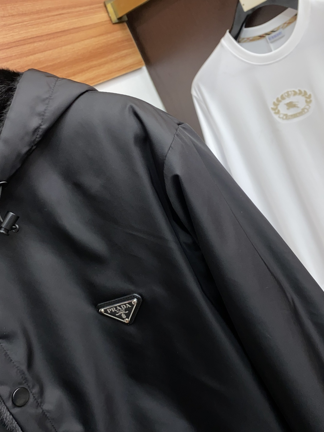 普拉达 25ss最新品 双面夹克外套，设计帅气有型！百搭必备单品，时尚潮牌， 轻松营造酷帅氛围感 ，高级