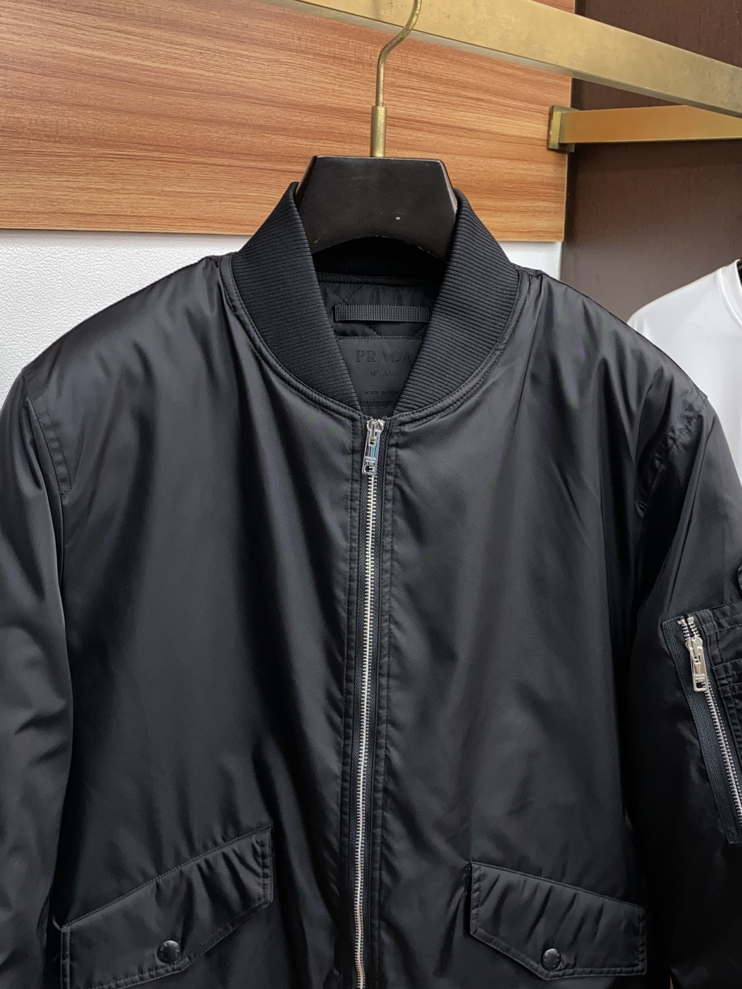 普拉达 25ss最新品 棉衣夹克外套，设计帅气有型！百搭必备单品，时尚潮牌， 轻松营造酷帅氛围感 ，高级