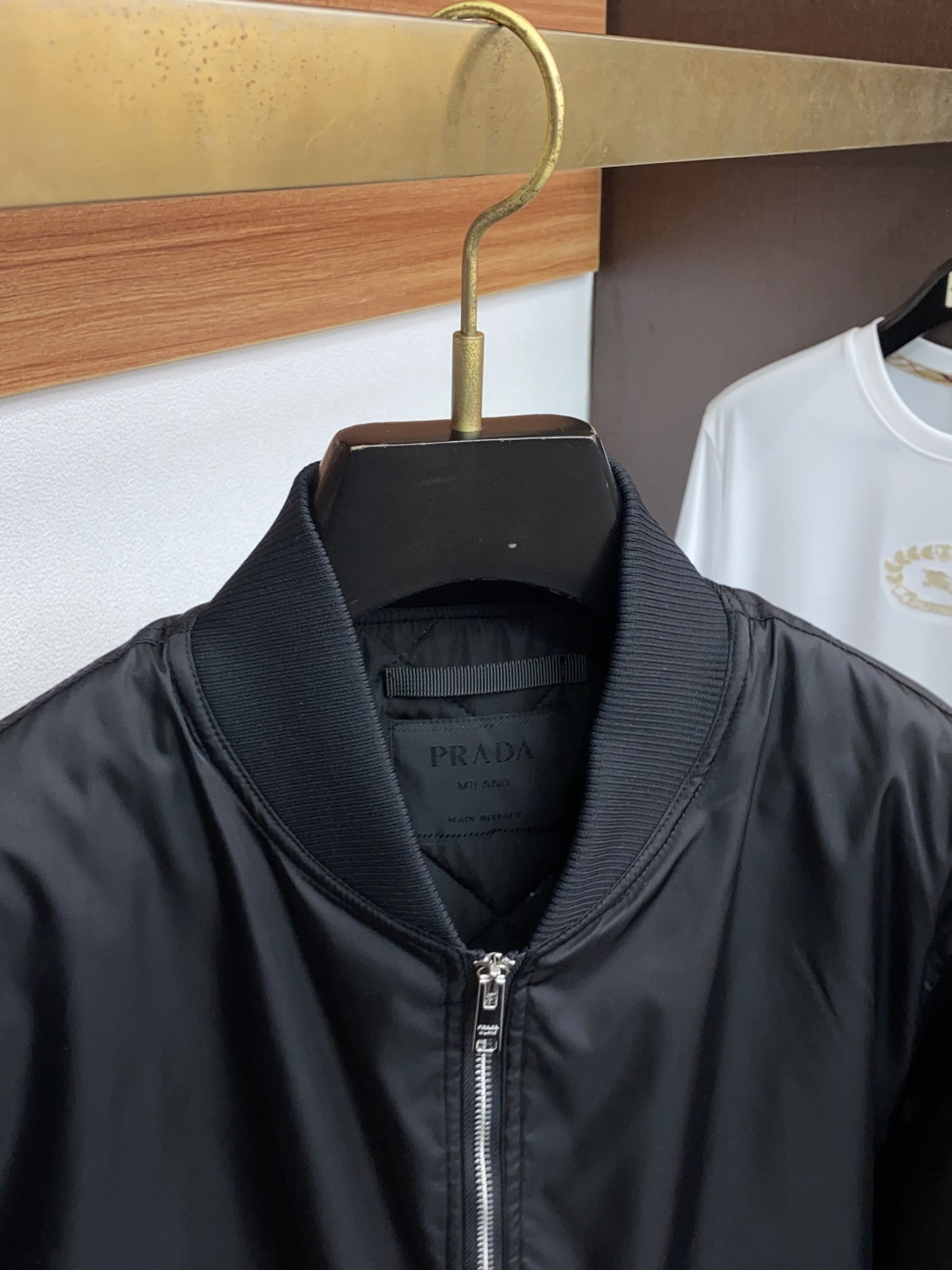 普拉达 25ss最新品 棉衣夹克外套，设计帅气有型！百搭必备单品，时尚潮牌， 轻松营造酷帅氛围感 ，高级