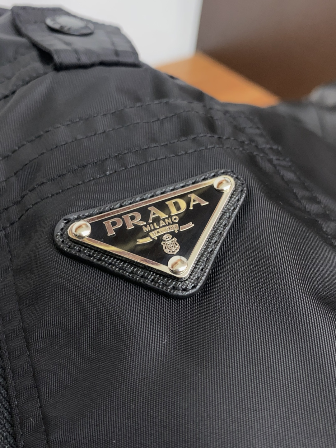 普拉达 25ss最新品 棉衣夹克外套，设计帅气有型！百搭必备单品，时尚潮牌， 轻松营造酷帅氛围感 ，高级