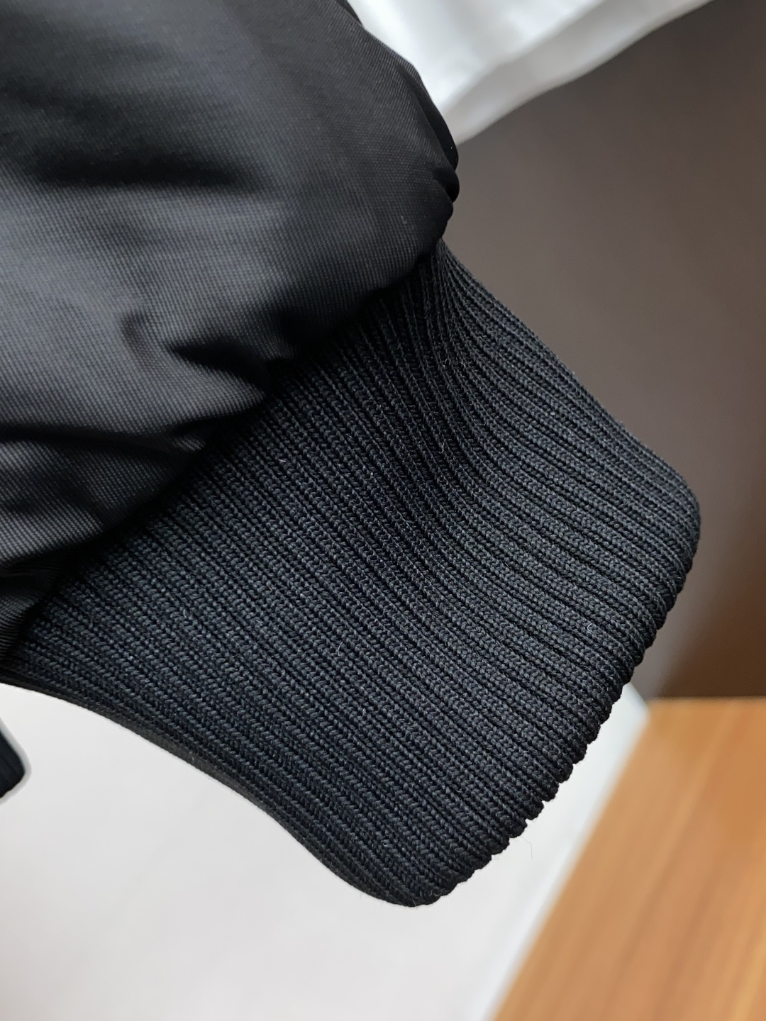 普拉达 25ss最新品 棉衣夹克外套，设计帅气有型！百搭必备单品，时尚潮牌， 轻松营造酷帅氛围感 ，高级