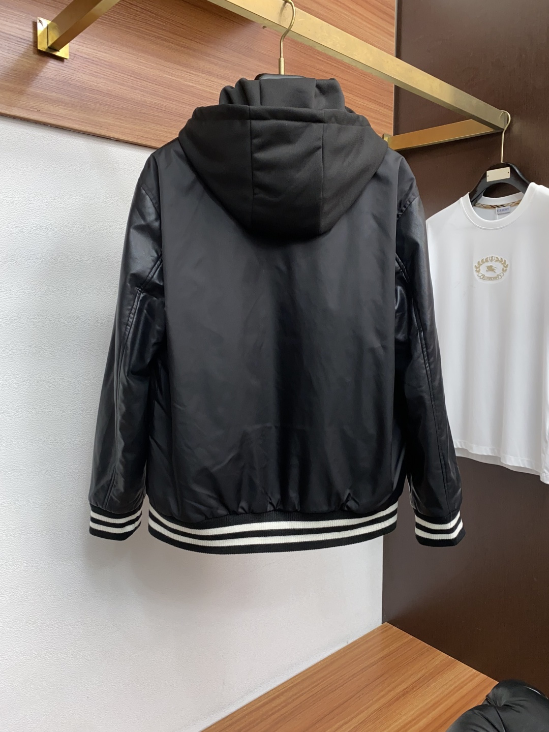 普拉达 25ss最新品 棉夹克外套，设计帅气有型！百搭必备单品，时尚潮牌， 轻松营造酷帅氛围感 ，高级感