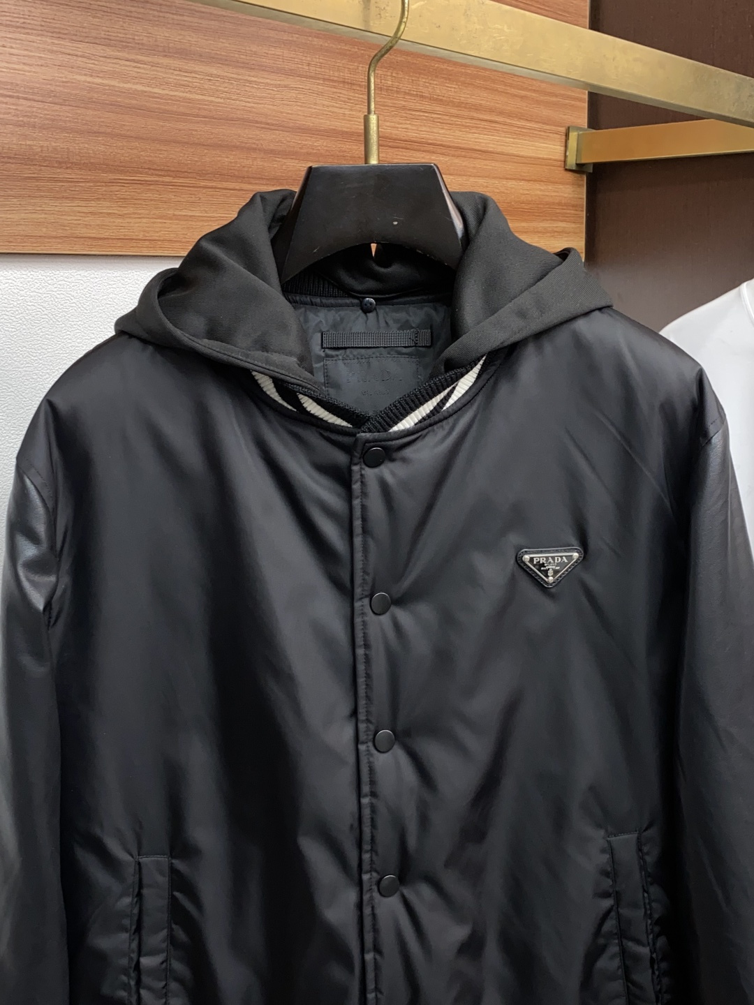 普拉达 25ss最新品 棉夹克外套，设计帅气有型！百搭必备单品，时尚潮牌， 轻松营造酷帅氛围感 ，高级感