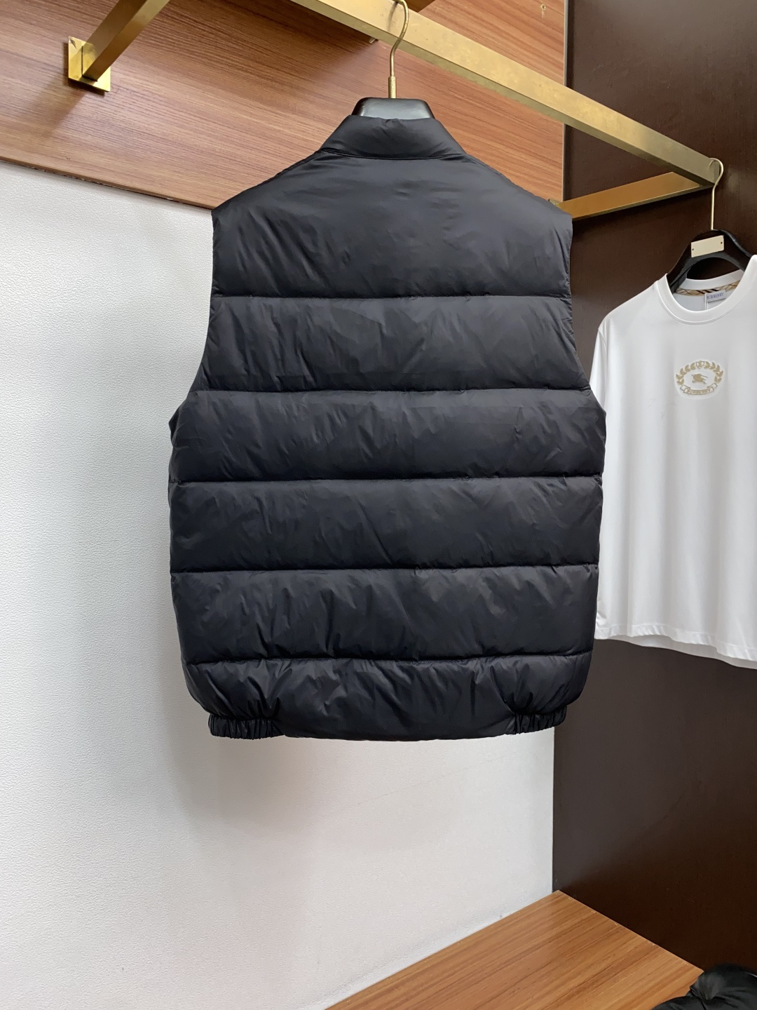 普拉达 秋冬新款羽绒马甲服 原版1:1订制五金配件全进口原版定制 欢迎专柜对比 绝对的高品质 采用顶级9