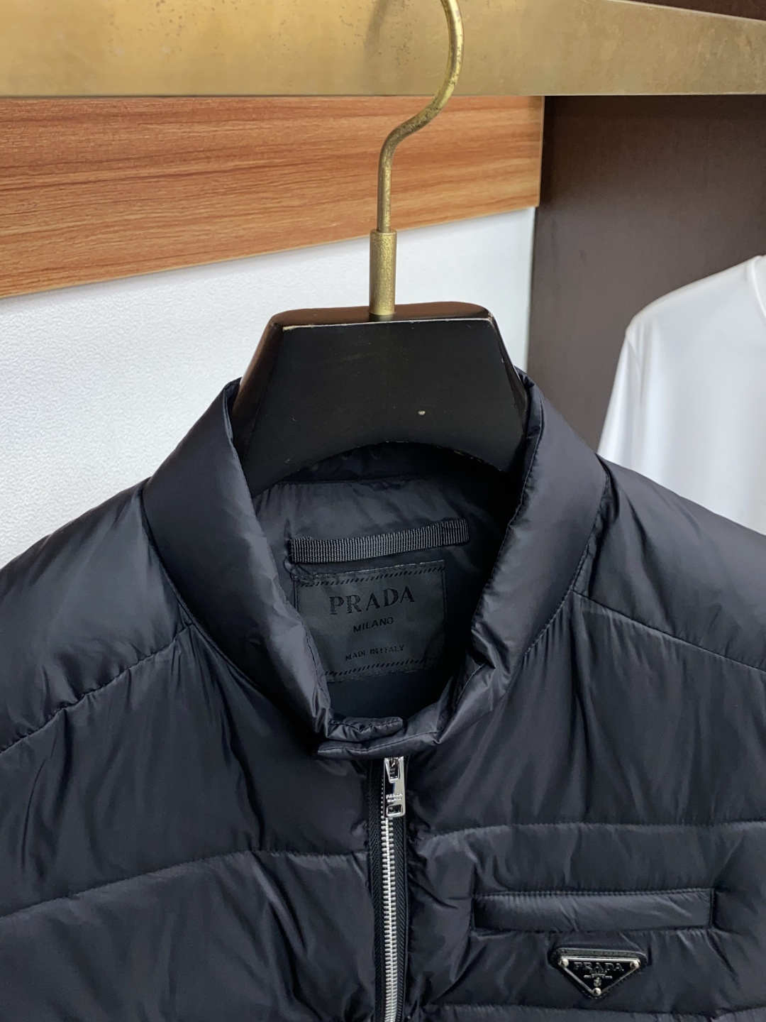 普拉达 秋冬新款羽绒马甲服 原版1:1订制五金配件全进口原版定制 欢迎专柜对比 绝对的高品质 采用顶级9