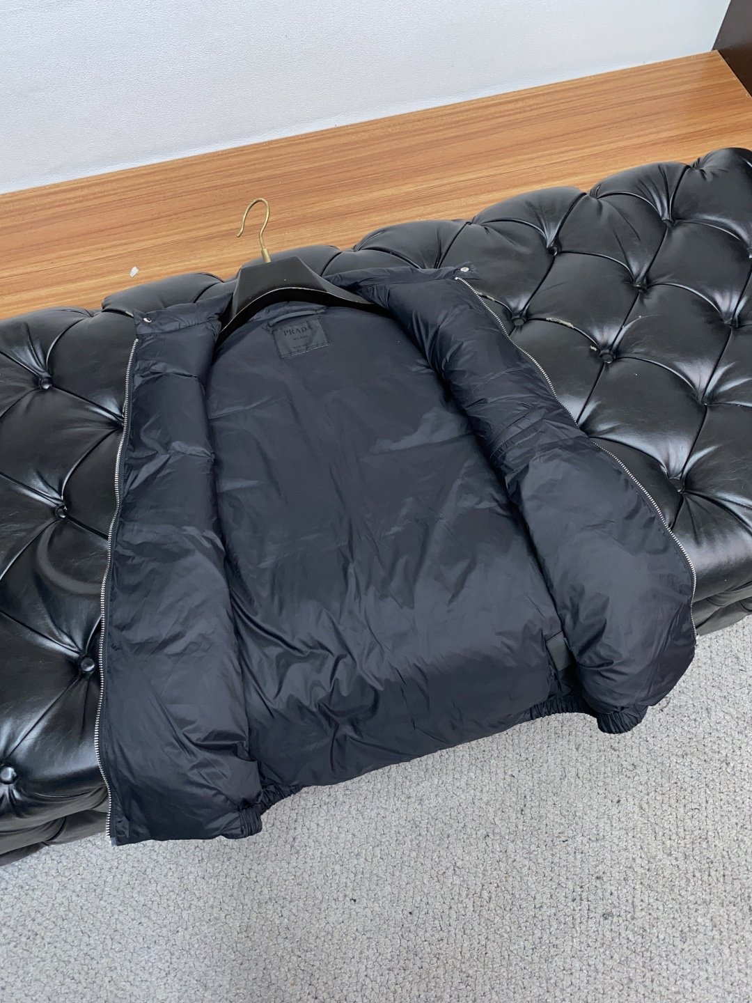 普拉达 秋冬新款羽绒马甲服 原版1:1订制五金配件全进口原版定制 欢迎专柜对比 绝对的高品质 采用顶级9