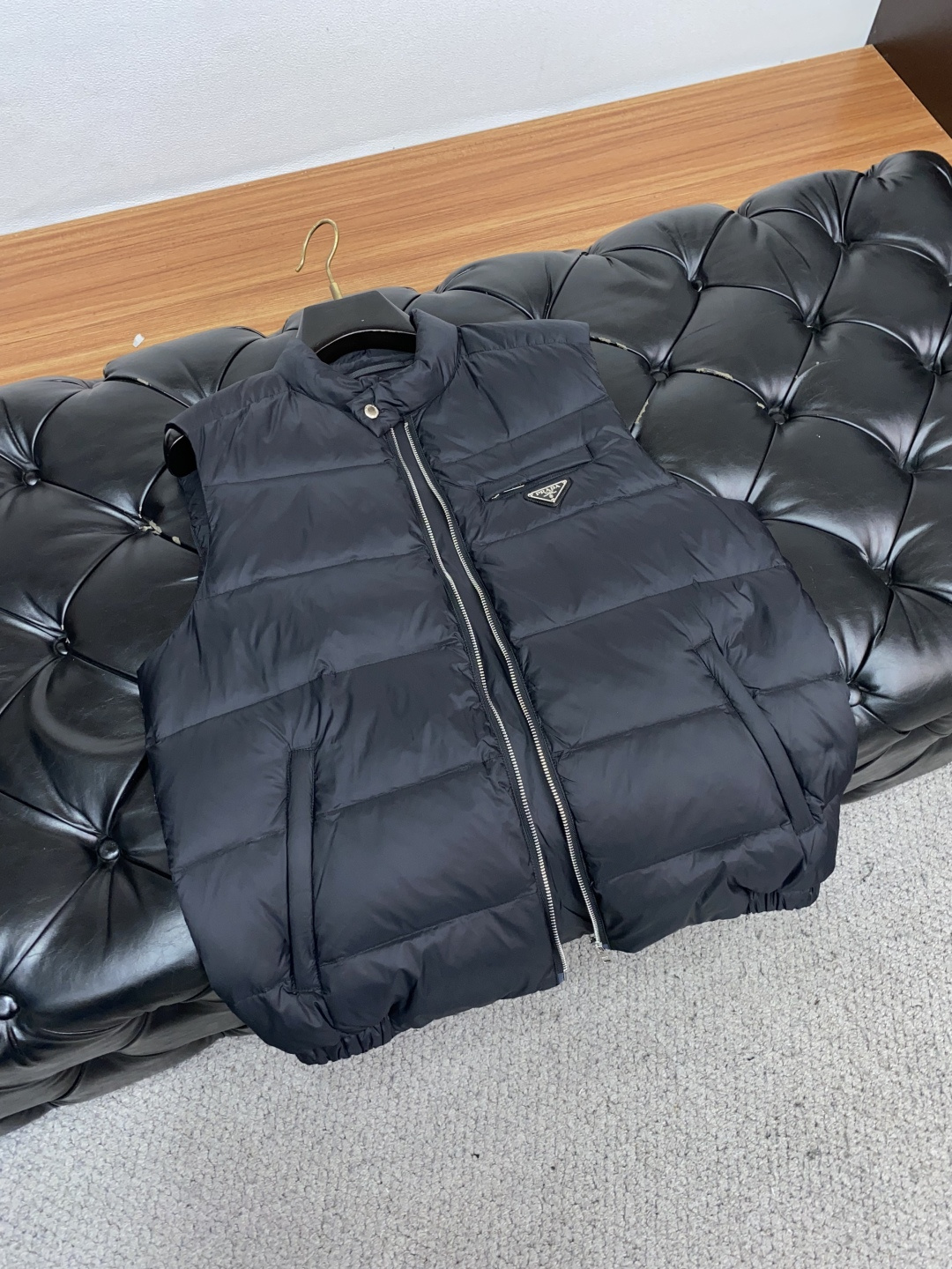 普拉达 秋冬新款羽绒马甲服 原版1:1订制五金配件全进口原版定制 欢迎专柜对比 绝对的高品质 采用顶级9