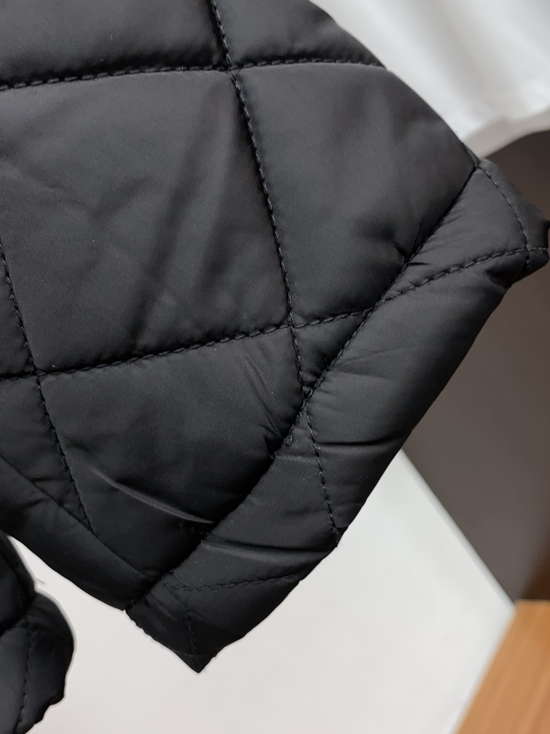 普拉达 25ss最新品 翻领夹克外套，设计帅气有型！百搭必备单品，时尚潮牌， 轻松营造酷帅氛围感 ，高级