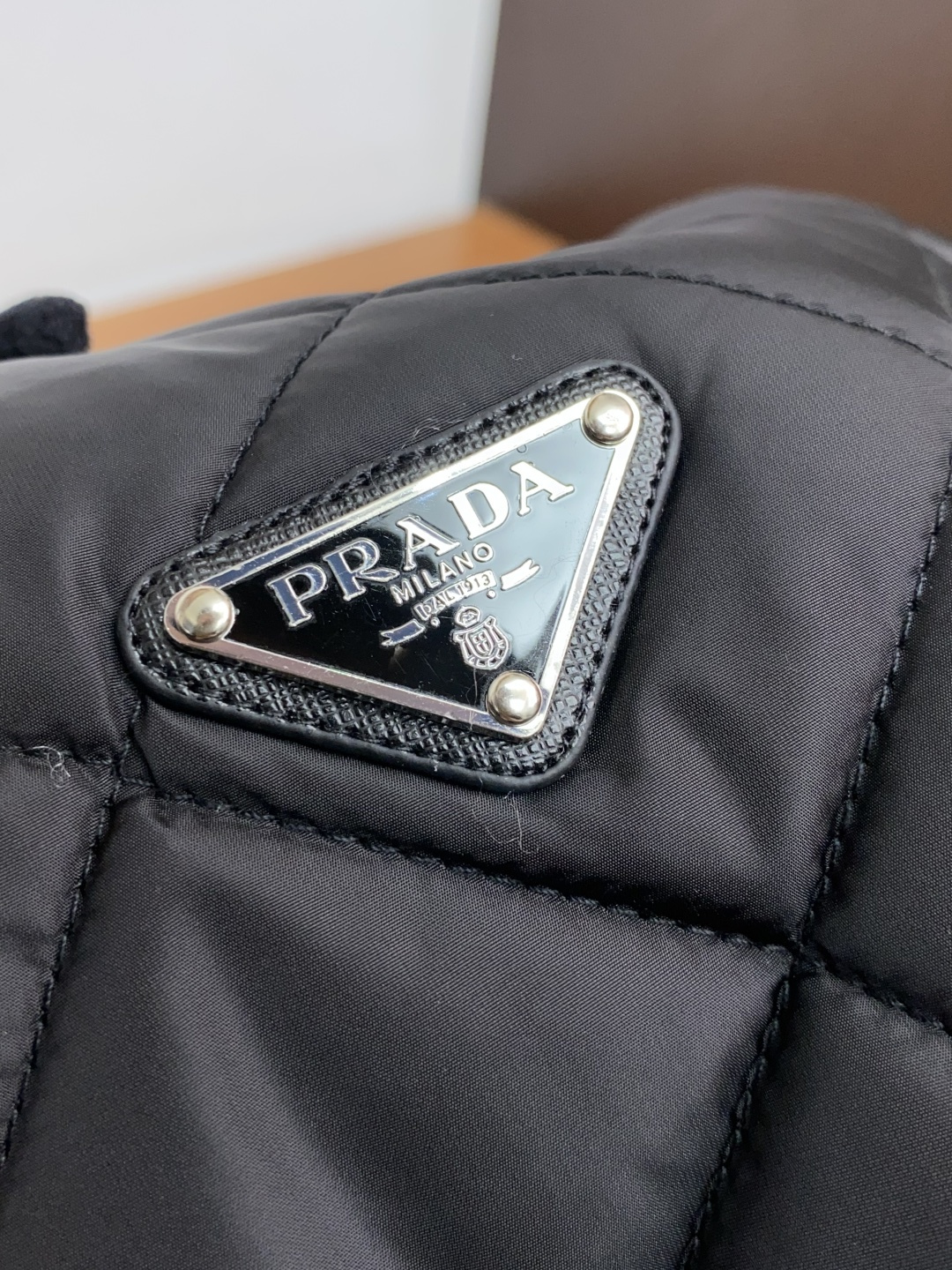 普拉达 25ss最新品 翻领夹克外套，设计帅气有型！百搭必备单品，时尚潮牌， 轻松营造酷帅氛围感 ，高级