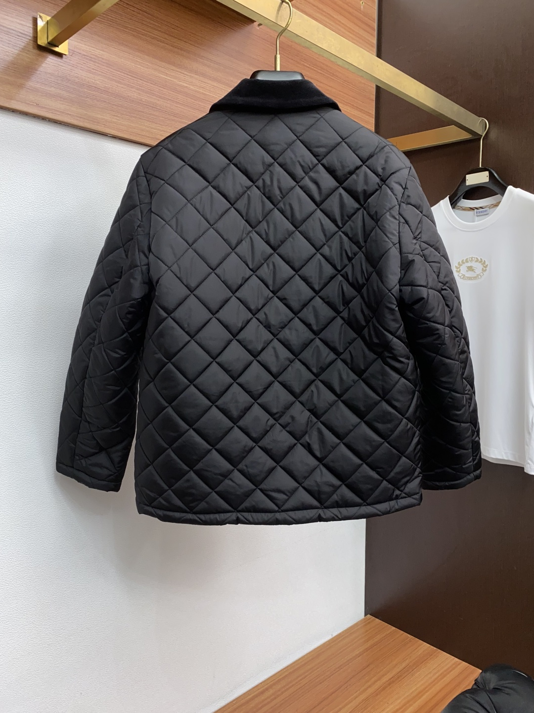 普拉达 25ss最新品 翻领夹克外套，设计帅气有型！百搭必备单品，时尚潮牌， 轻松营造酷帅氛围感 ，高级