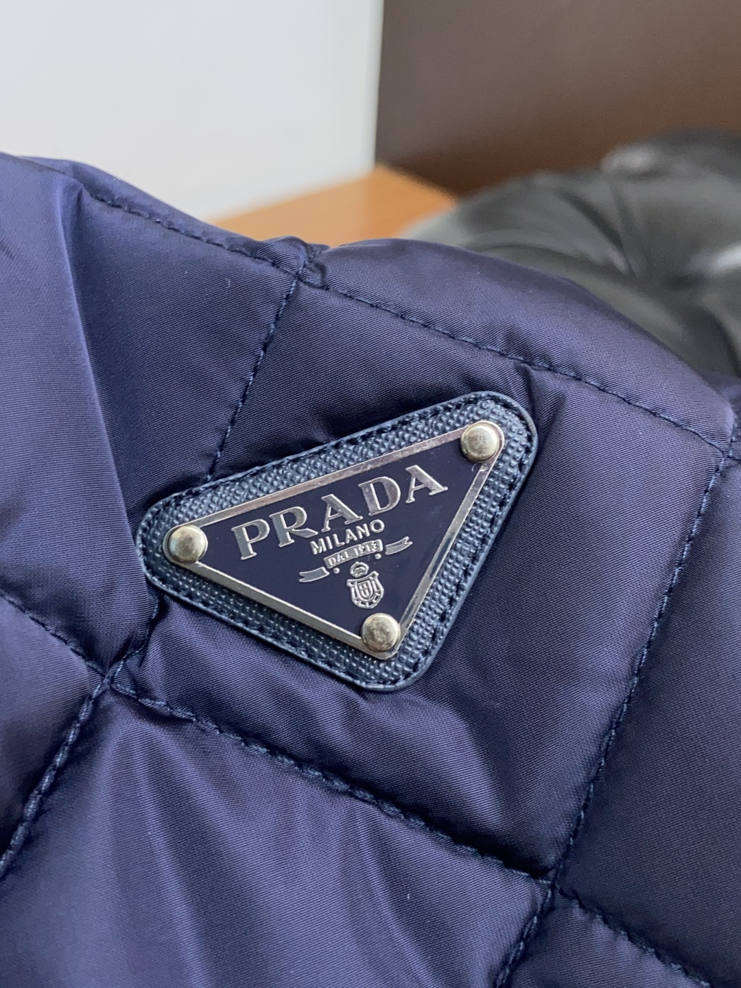 普拉达 25ss最新品 翻领夹克外套，设计帅气有型！百搭必备单品，时尚潮牌， 轻松营造酷帅氛围感 ，高级