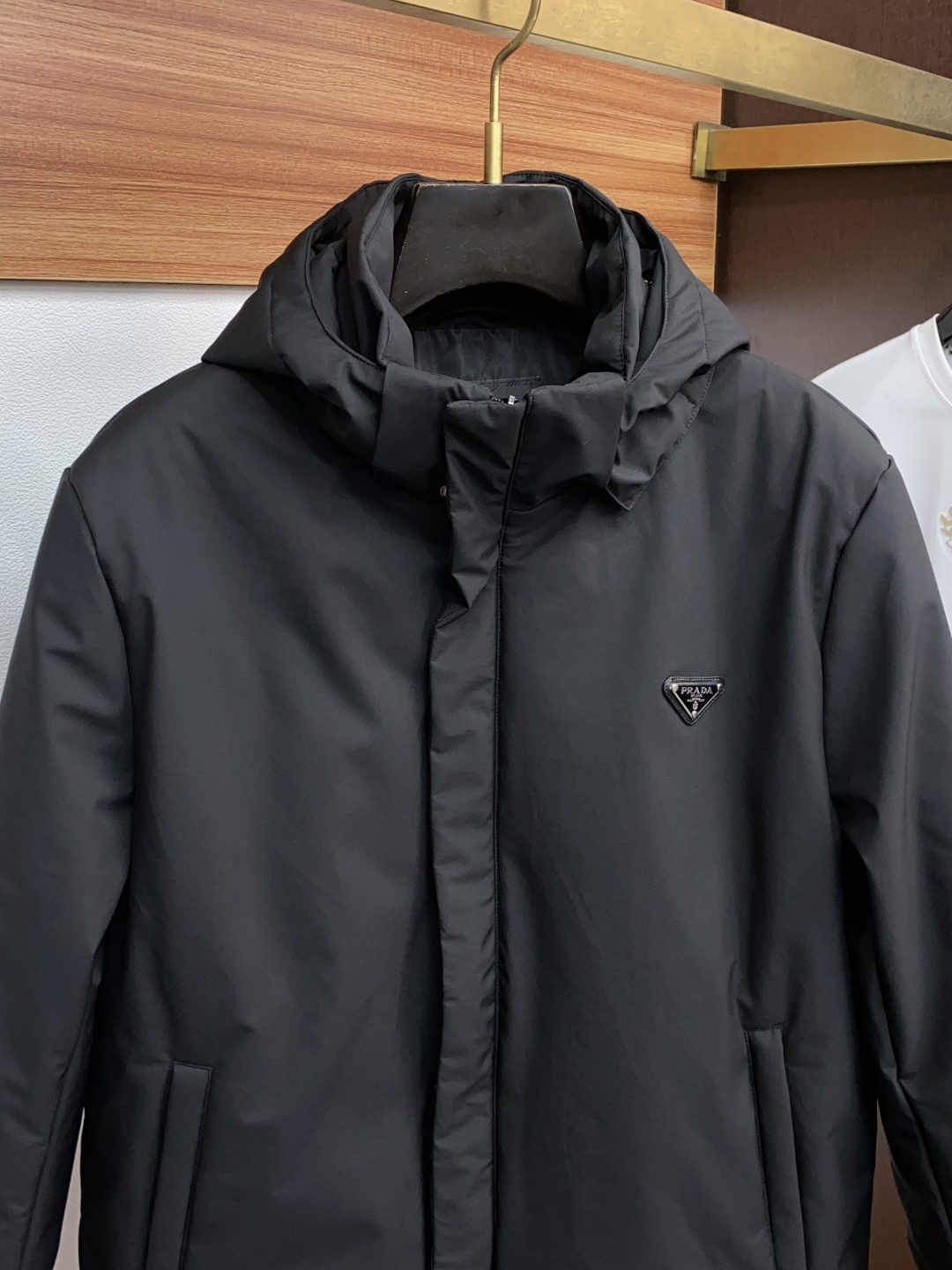 普拉达 25ss最新品 连帽 棉衣夹克外套，设计帅气有型！百搭必备单品，时尚潮牌， 轻松营造酷帅氛围感 
